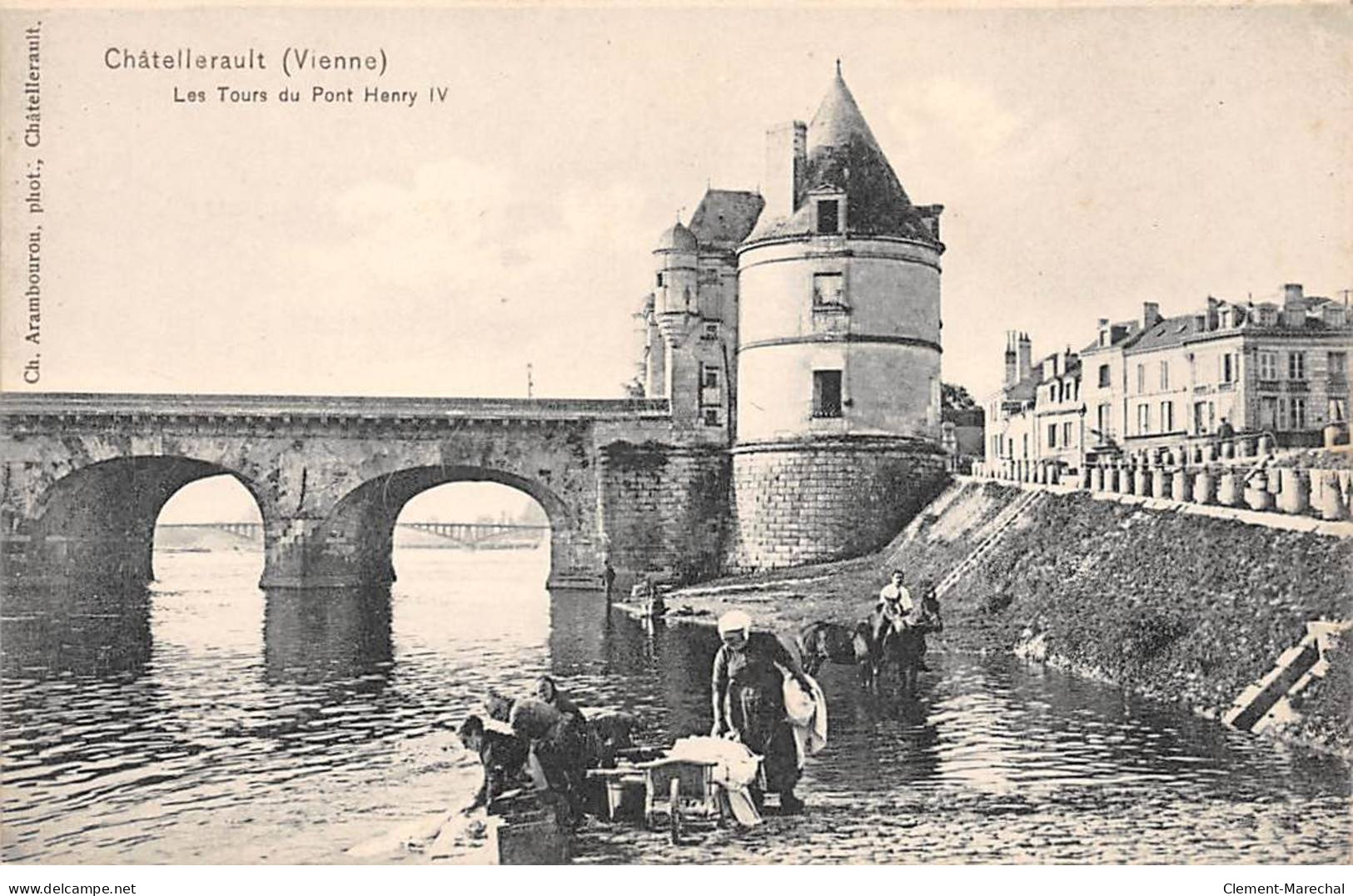 CHATELLERAULT - Les Tours Du Pont Henri IV - Très Bon état - Chatellerault