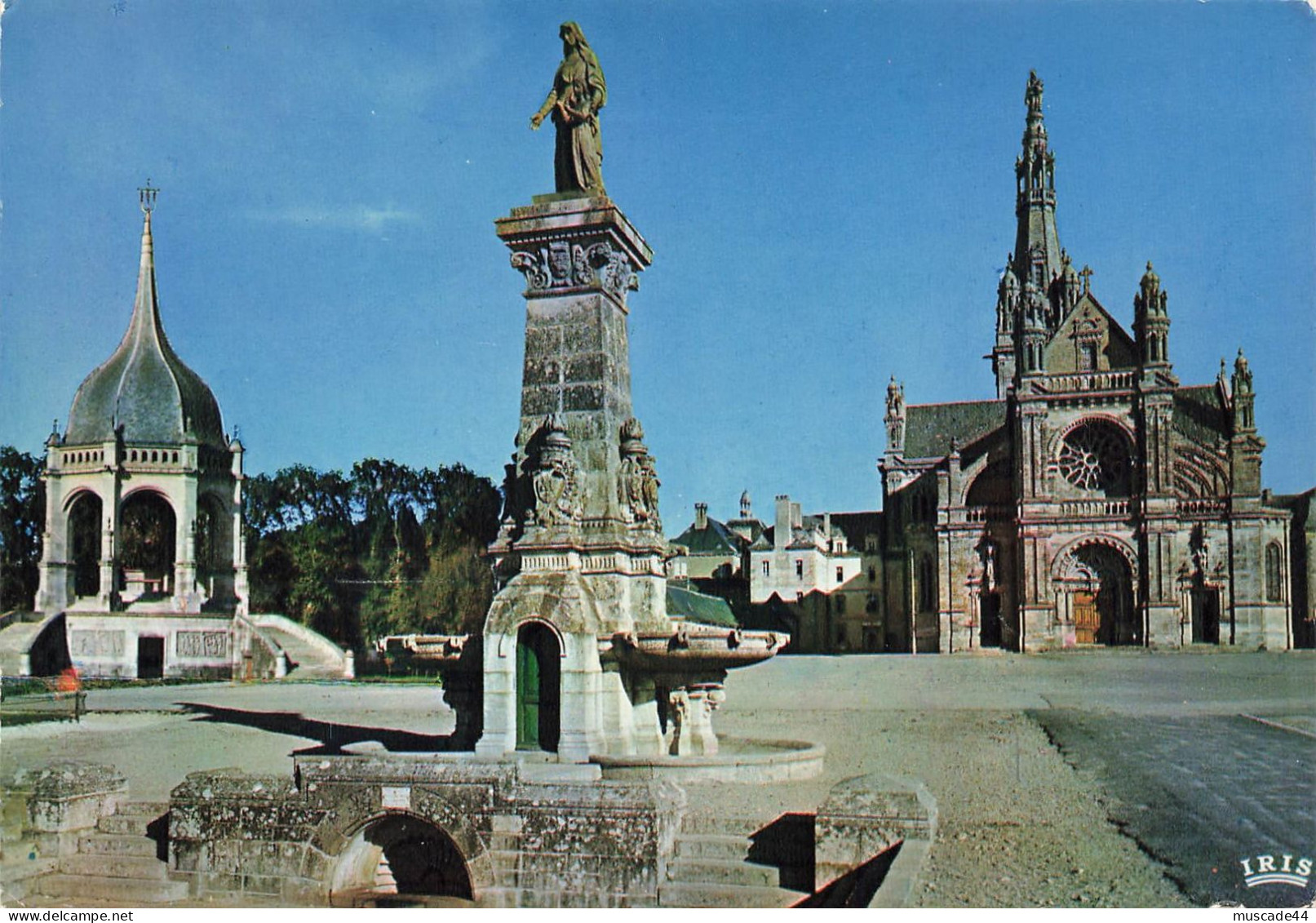 SAINTE ANNE D AURAY - LE MONUMENT AUX MORTS LA FONTAINE ET LA BASILIQUE - Sainte Anne D'Auray