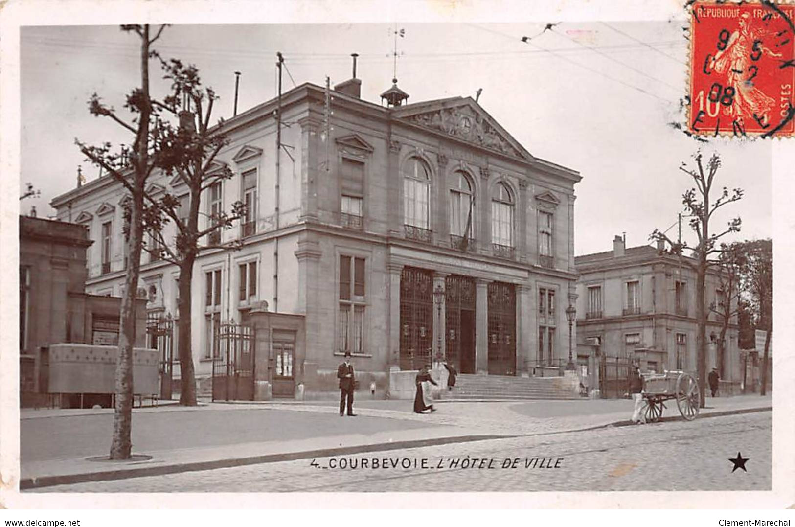 COURBEVOIE - L'Hôtel De Ville - Très Bon état - Courbevoie