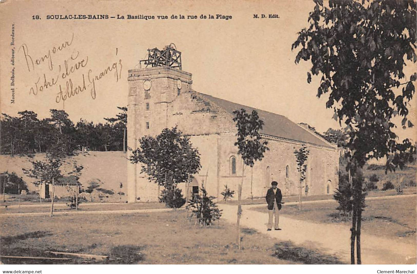 SOULAC LES BAINS - La Basilique Vue De La Rue De La Plage - état - Soulac-sur-Mer