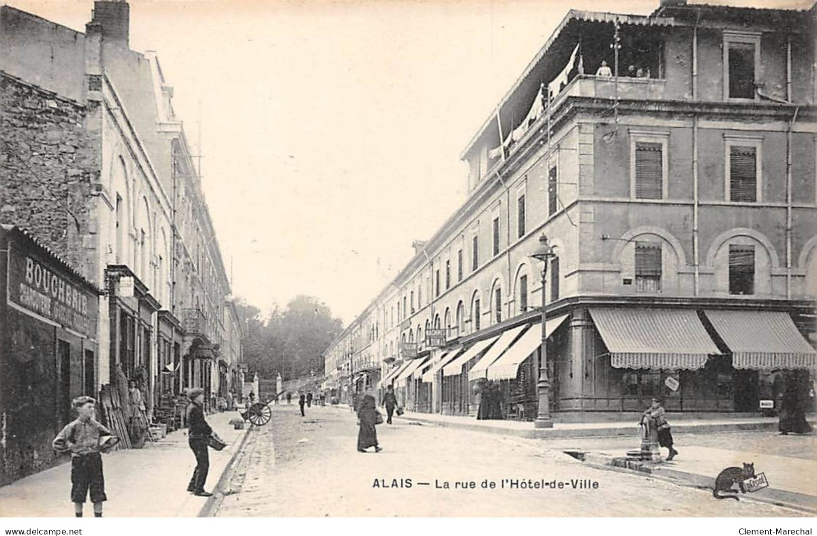 ALAIS - La Rue De L'Hôtel De Ville - Très Bon état - Alès