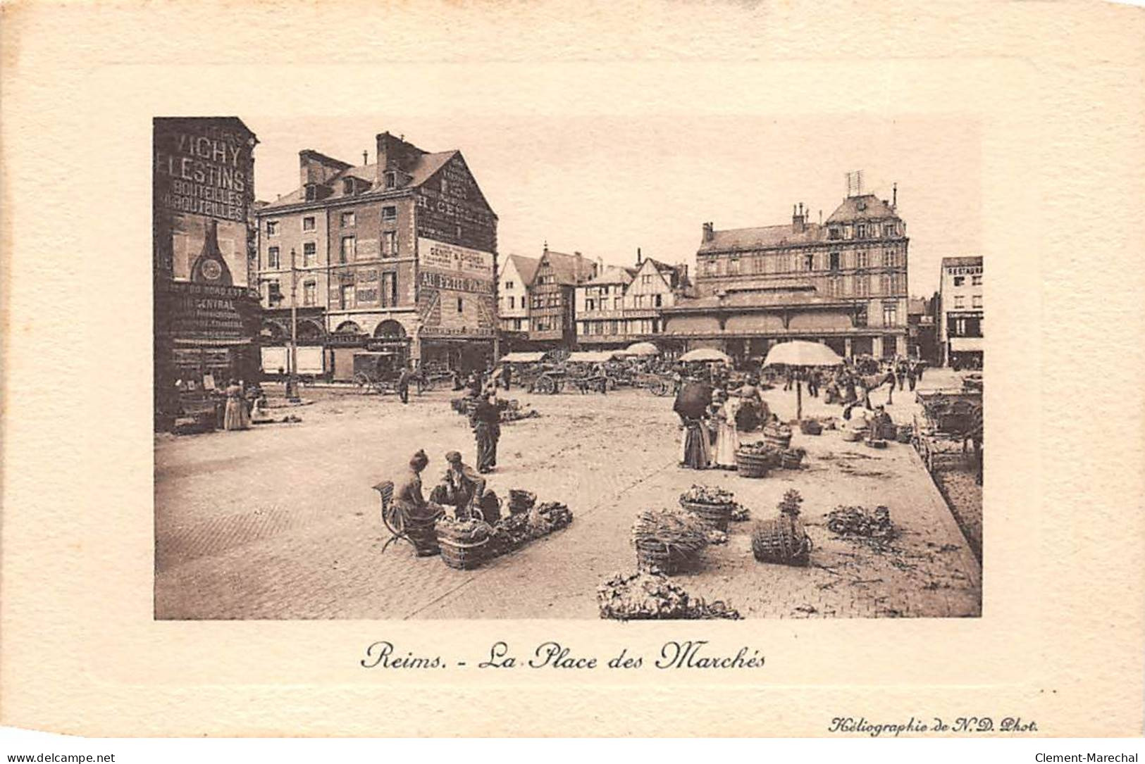 REIMS - La Place Des Marchés - Très Bon état - Reims