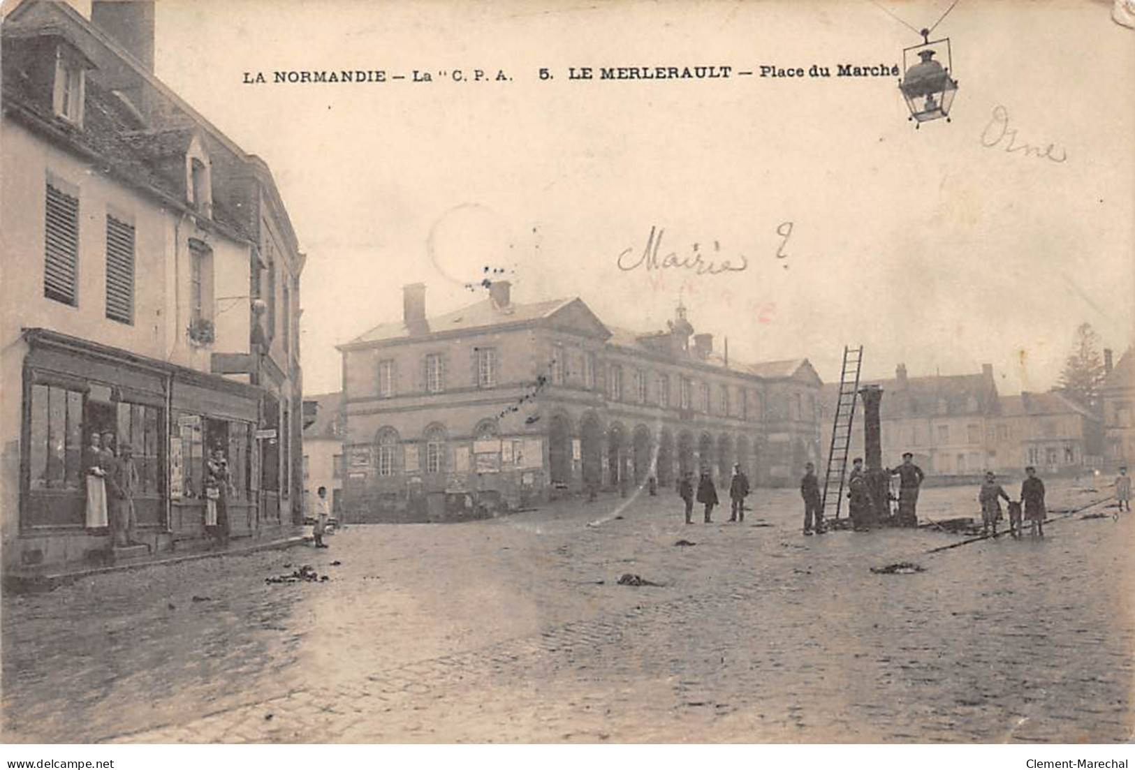 LE MERLERAULT - Place Du Marché - état - Le Merlerault