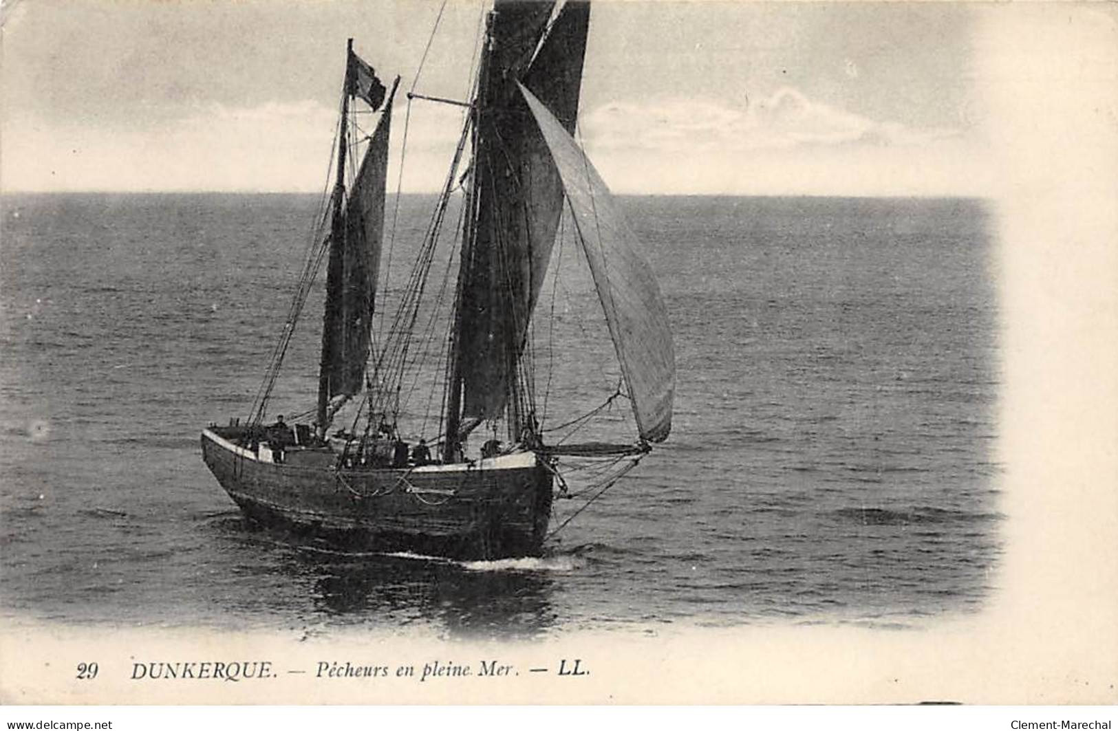 DUNKERQUE - Pêcheurs En Pleine Mer - Très Bon état - Dunkerque