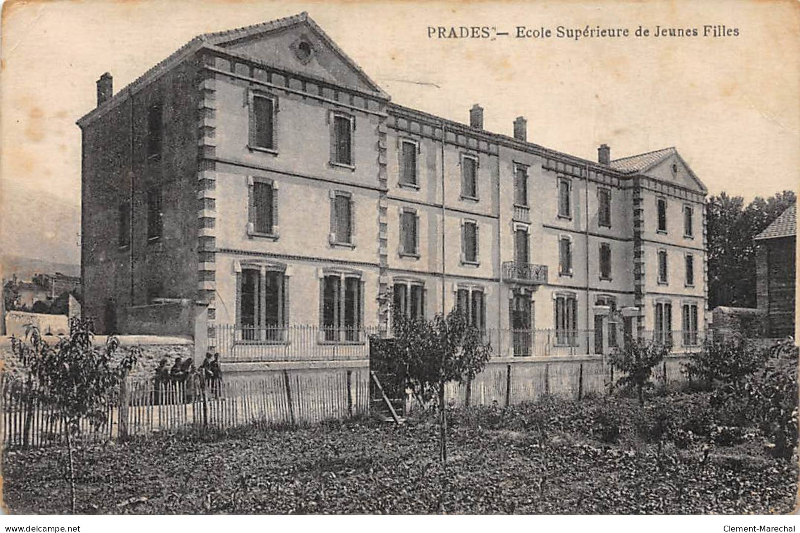 PRADES - Ecole Supérieure De Jeunes Filles - état - Prades