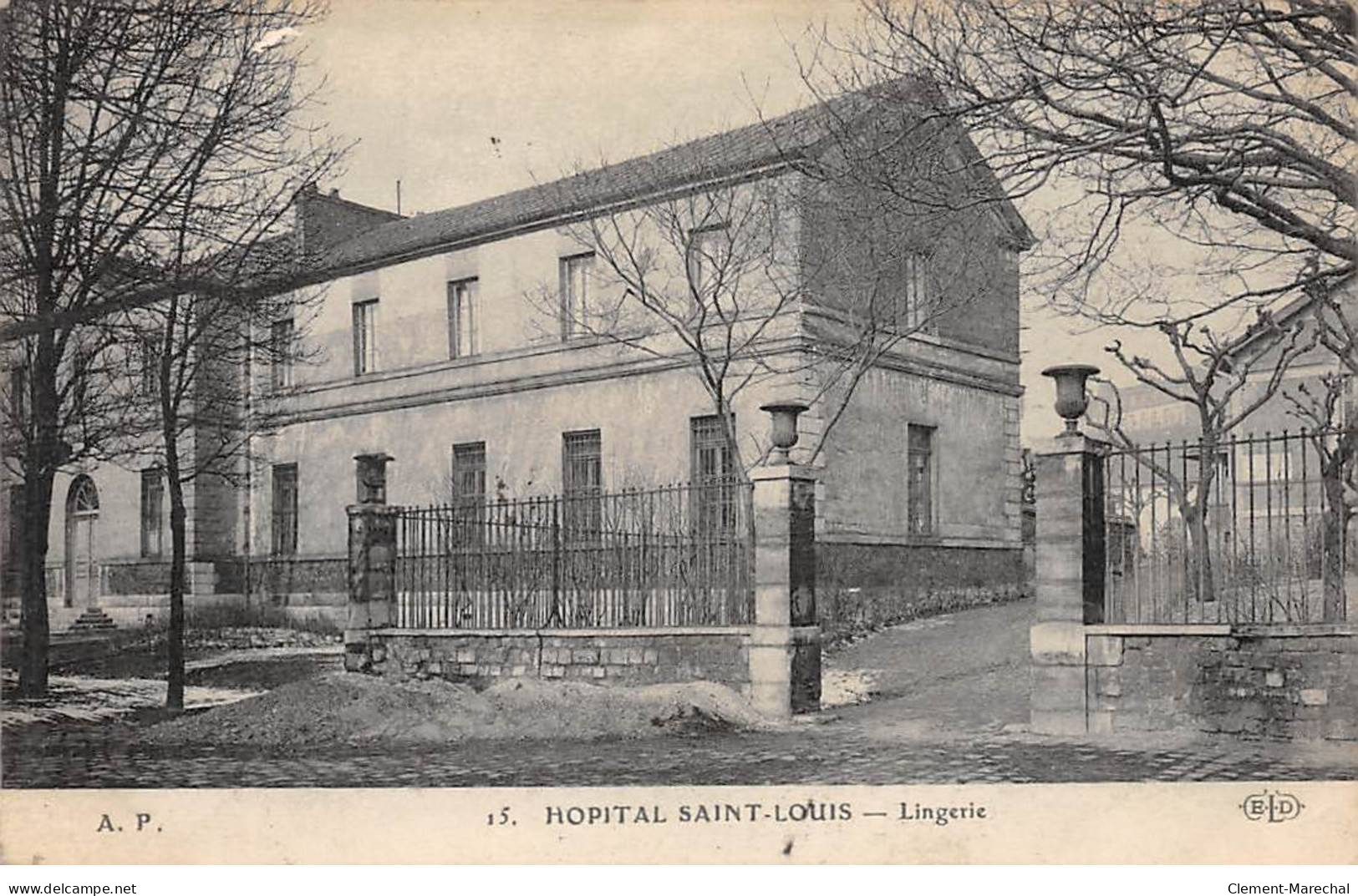 PARIS - Hopital Saint Louis - Lingerie - Très Bon état - Gezondheid, Ziekenhuizen