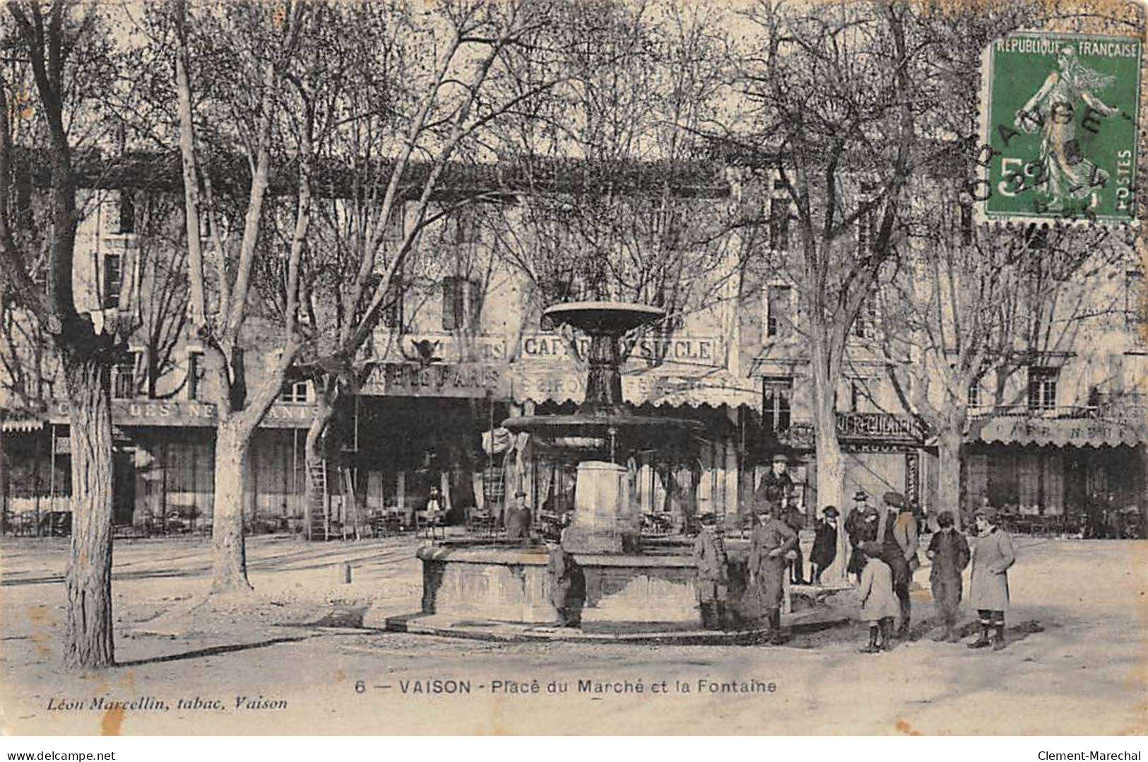 VAISON - Place Du Marché Et La Fontaine - Très Bon état - Vaison La Romaine
