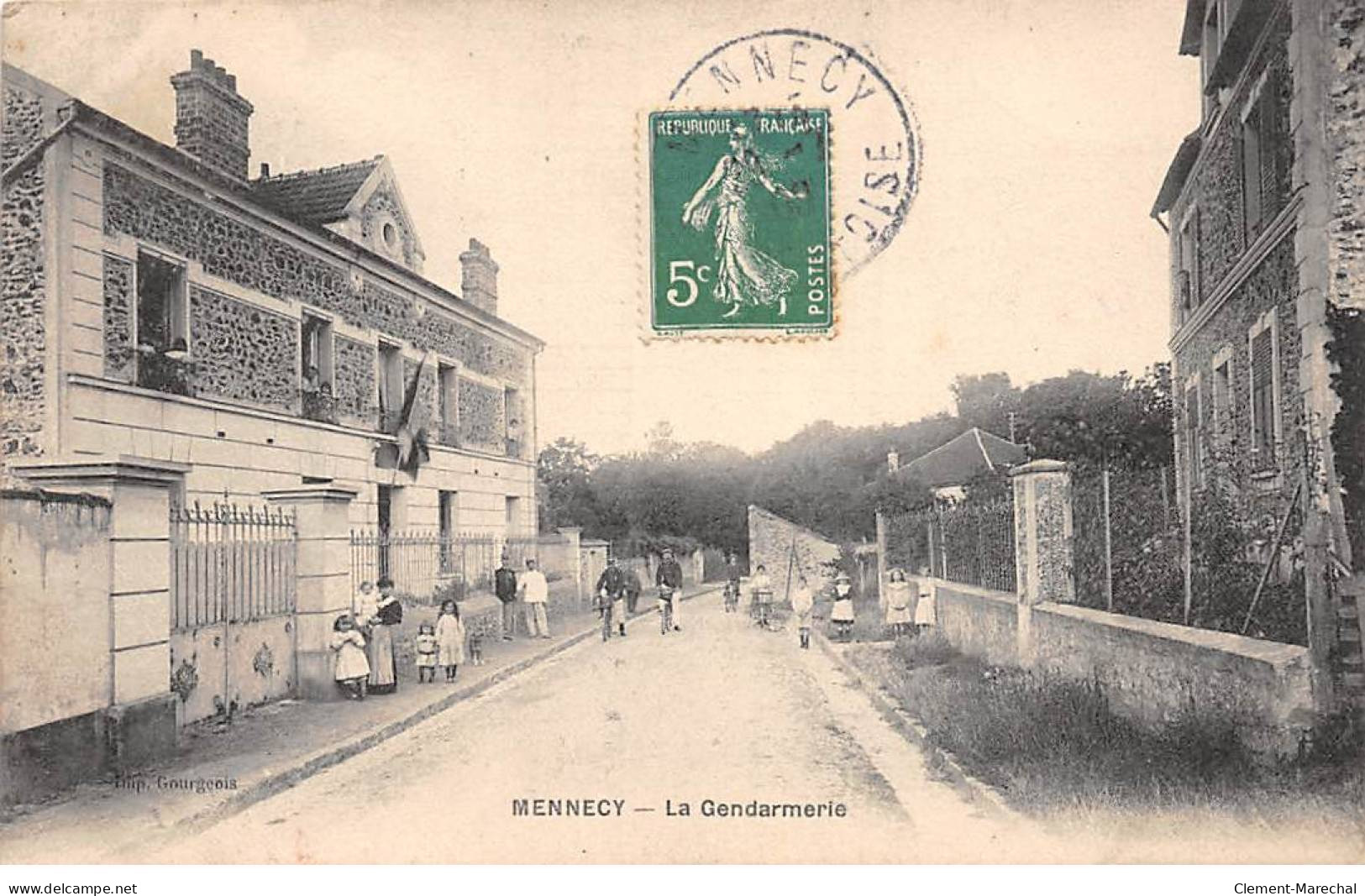 MENNECY - La Gendarmerie - Très Bon état - Mennecy