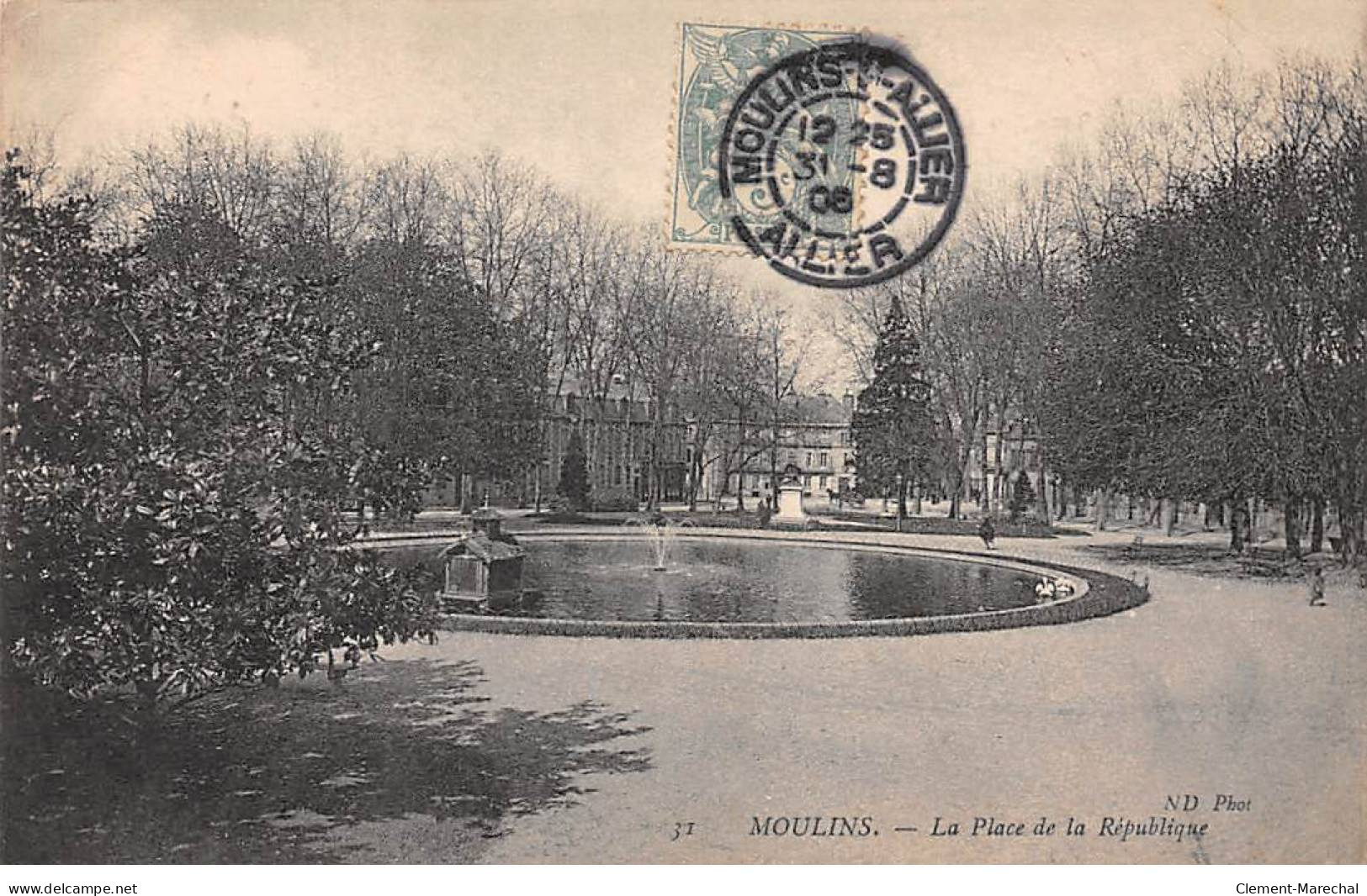 MOULINS - La Place De La République - Très Bon état - Moulins