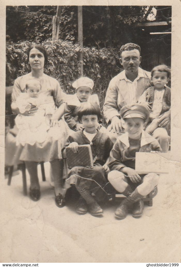 JEWISH JUDAICA TURQUIE  ? FAMILY ARCHIVE SNAPSHOT PHOTO FEMME HOMME ENFANT 6X8.7cm. - Personnes Anonymes