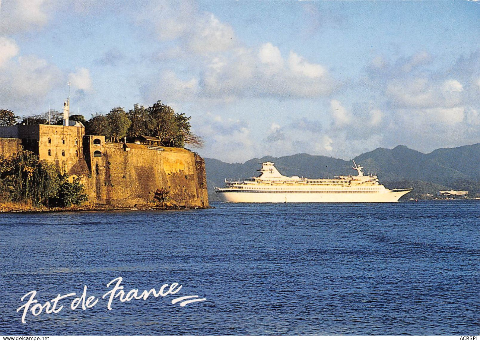 97  MARTINIQUE Fort De France Un Paquebot   (Scan R/V) N°   2   \PB1108 - Fort De France