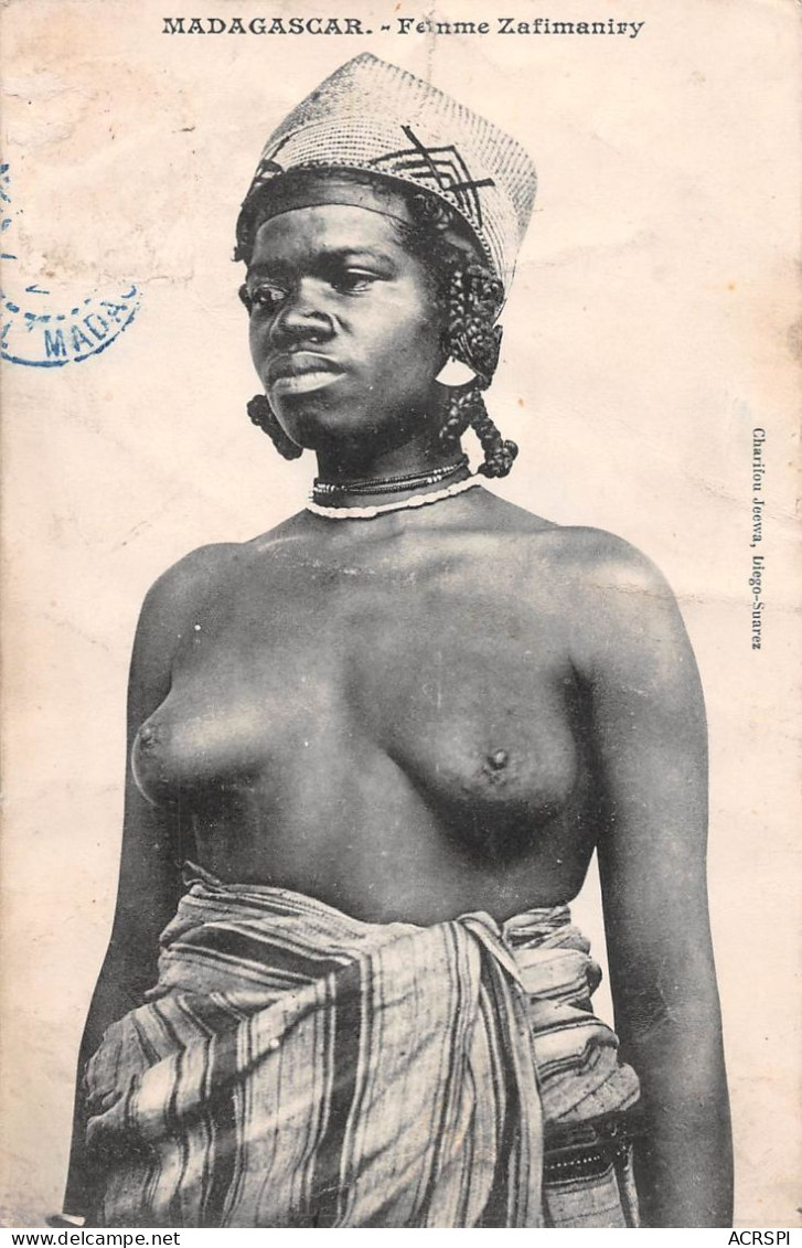 MADAGASCAR  Femme Zafimanivy  (Scan R/V) N°   44   \PB1112 - Madagascar