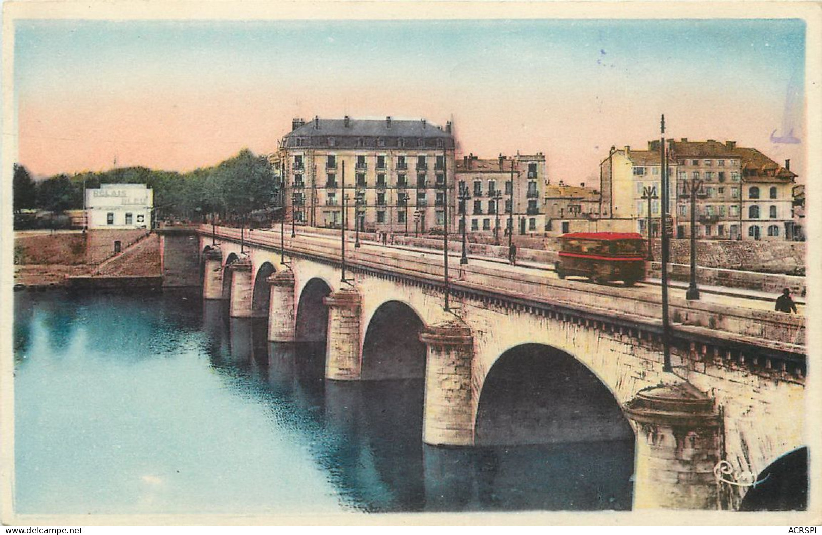 42 Loire  Le Pont Et Le Quai De La Loire        N° 11 \MN6039 - Roanne