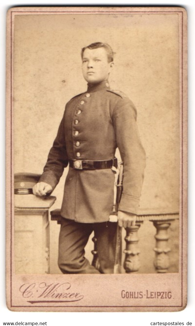 Fotografie C. Winzer, Gohlis-Leipzig, Portrait Soldat In Uniform Mit Schirmmütze  - Anonymous Persons