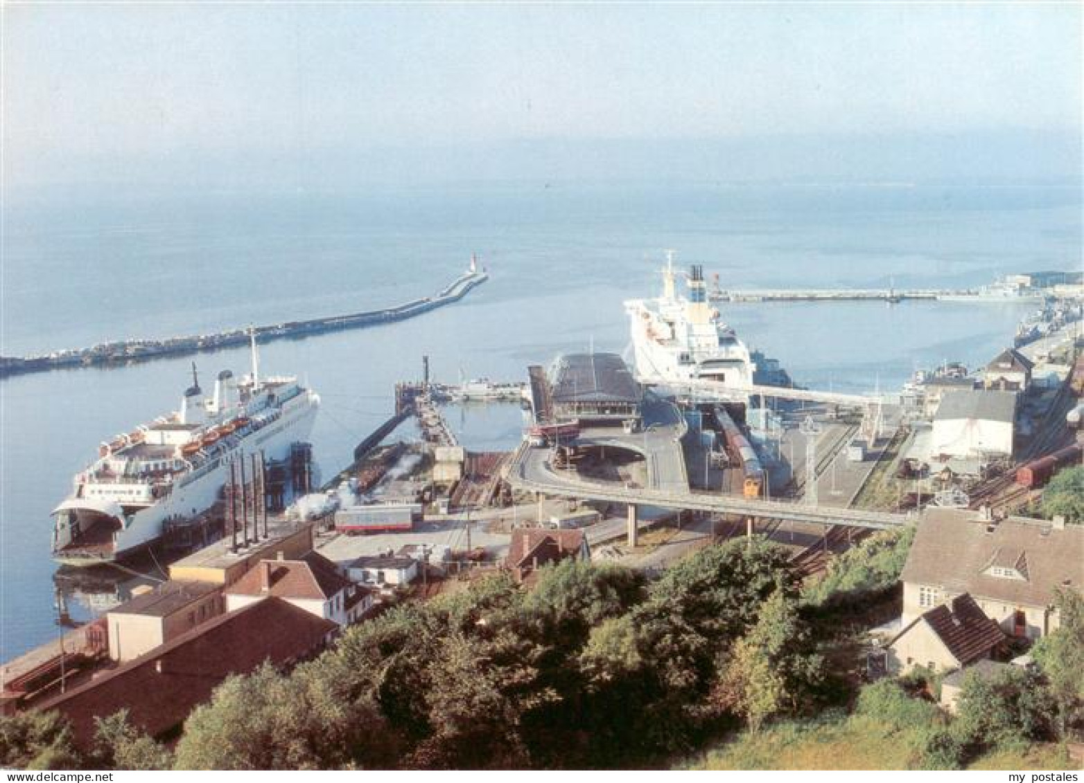 73944456 Sassnitz_Ostseebad_Ruegen Faehrhafen Fliegeraufnahme - Sassnitz