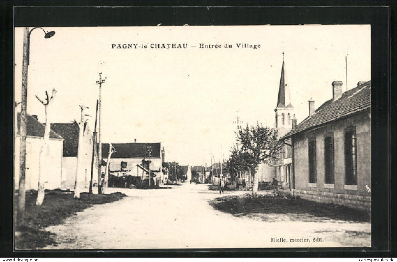 CPA Pagny-le-Chateau, Entree Du Village, L'Eglise  - Otros & Sin Clasificación