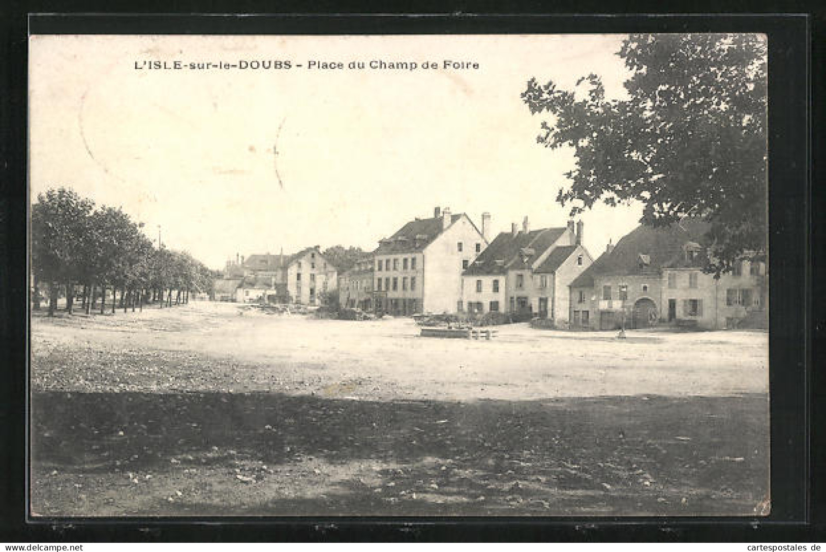 CPA L`Isle-sur-le-Doubs, Place Du Champ De Foire  - Isle Sur Le Doubs