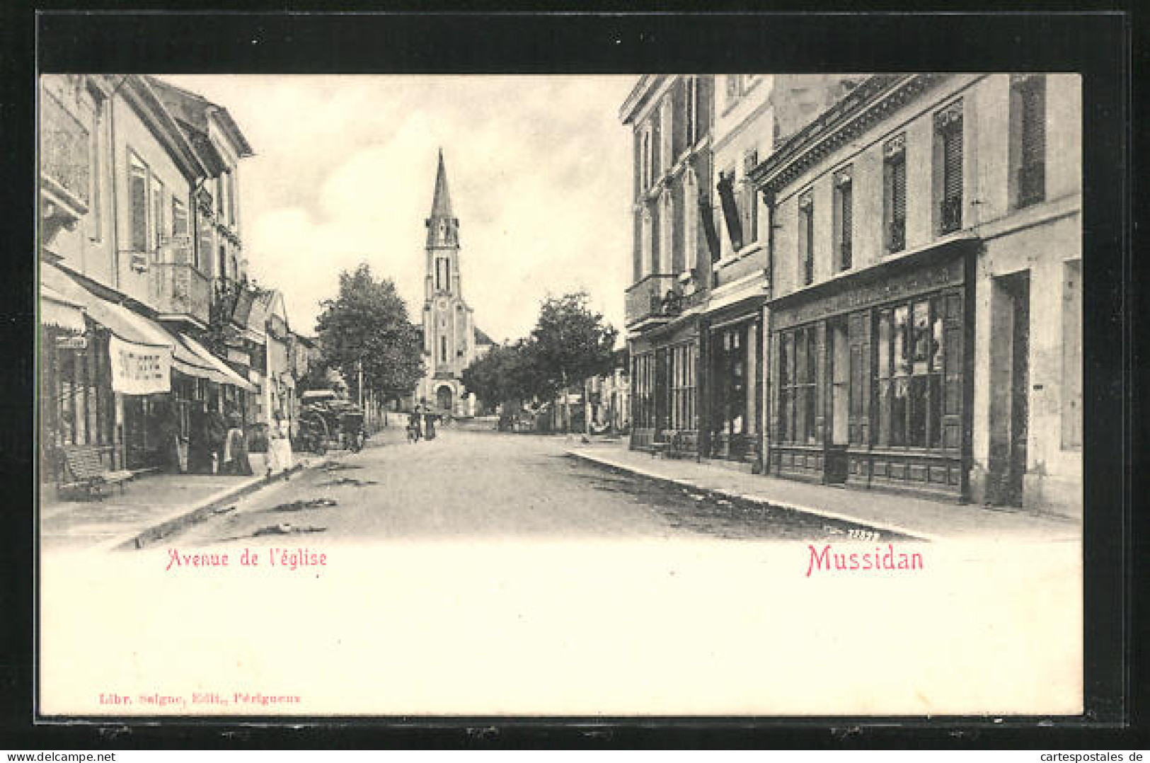 CPA Mussidan, Avenue De L`église, Vue De La Rue  - Mussidan