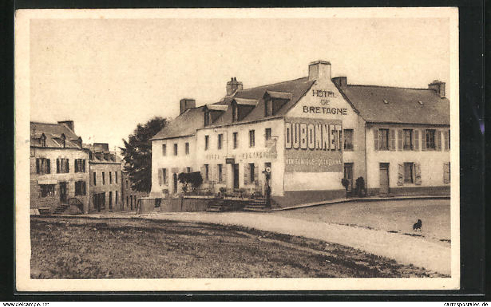 CPA Plémet, Hôtel De Bretagne Et Rue De Rennes  - Autres & Non Classés