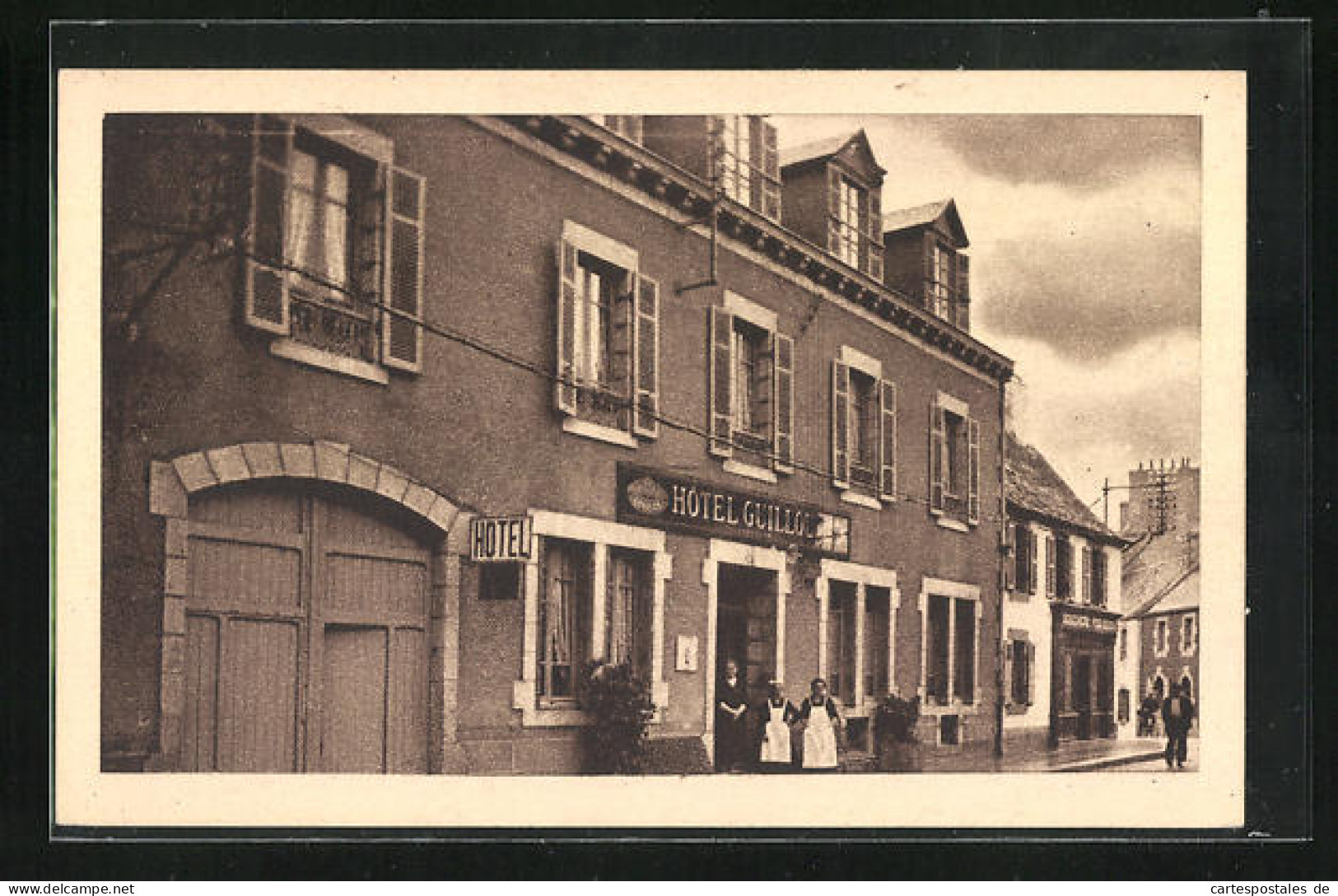 CPA Landivisiau, L`Hôtel Guilliou, Rue Saint-Guénal  - Landivisiau