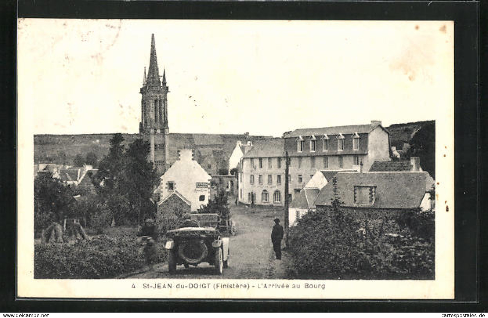 CPA St. Jean Du Doigt, L`Arrivee Au Bourg  - Saint-Jean-du-Doigt