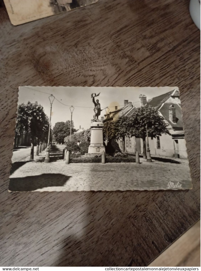 LIESSE  Le Monument Aux Morts En L'État Sur Les Photos - Altri & Non Classificati