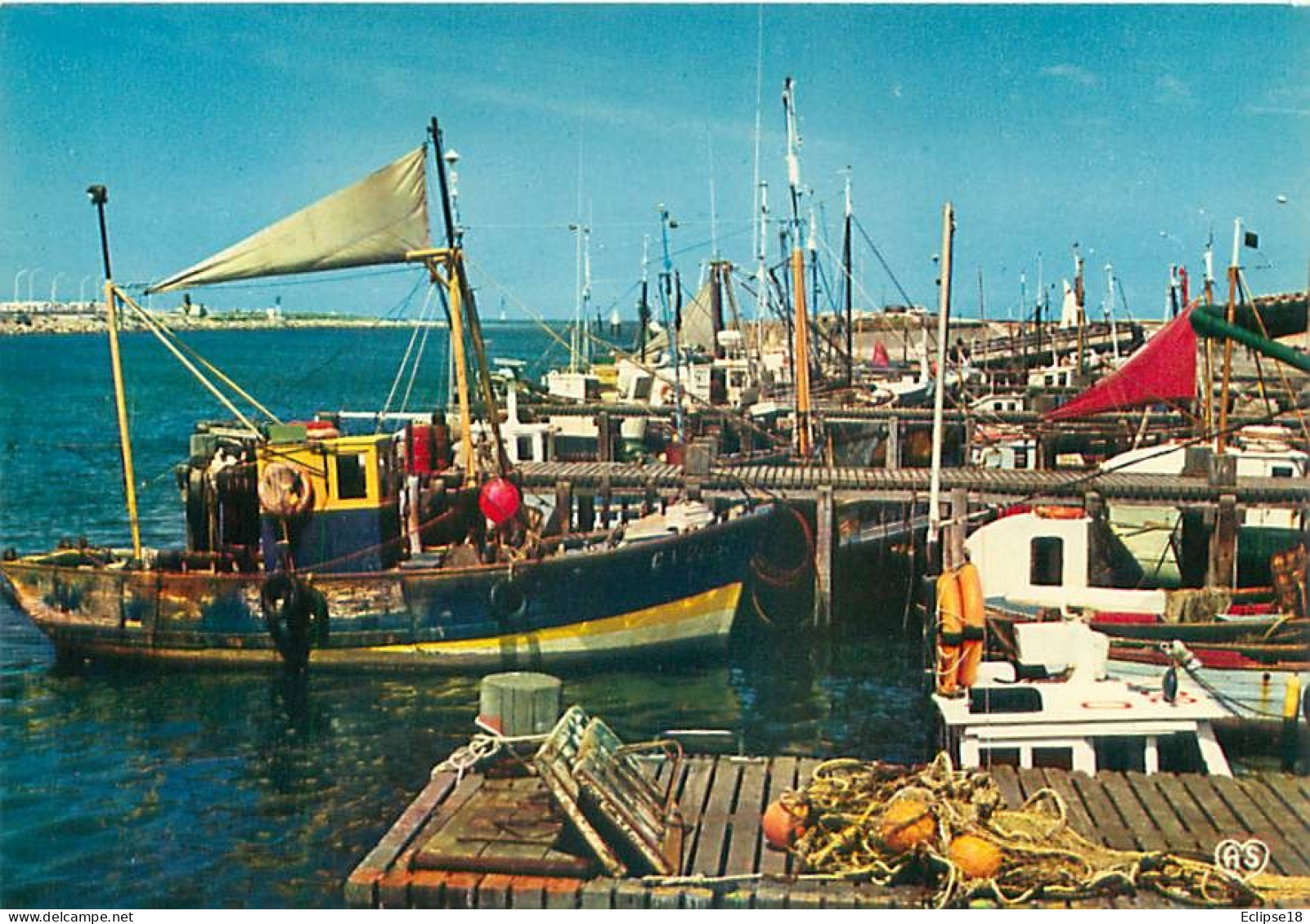 Ouistreham Riva Balle - Le Port Et Les Bateaux De Peche    Y 241 - Ouistreham