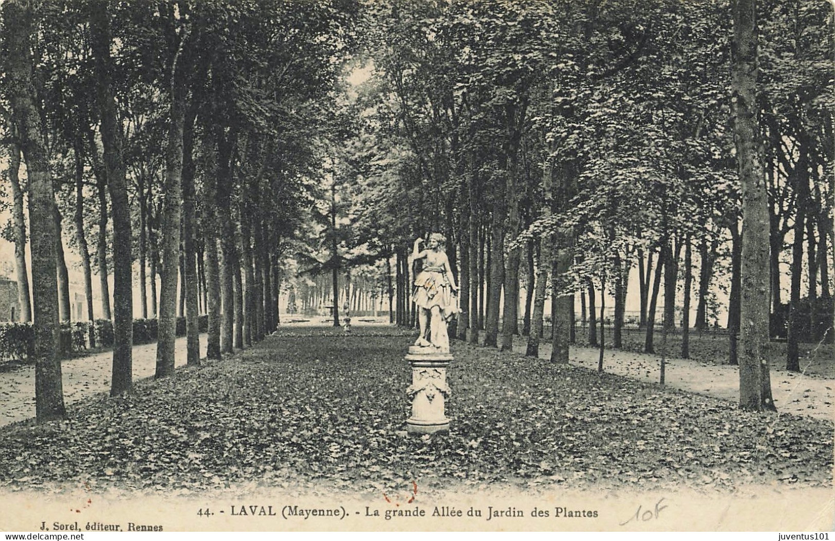 CPA Laval-La Grande Allée Du Jardin Des Plantes-RARE-état Mauvais     L2902 - Laval