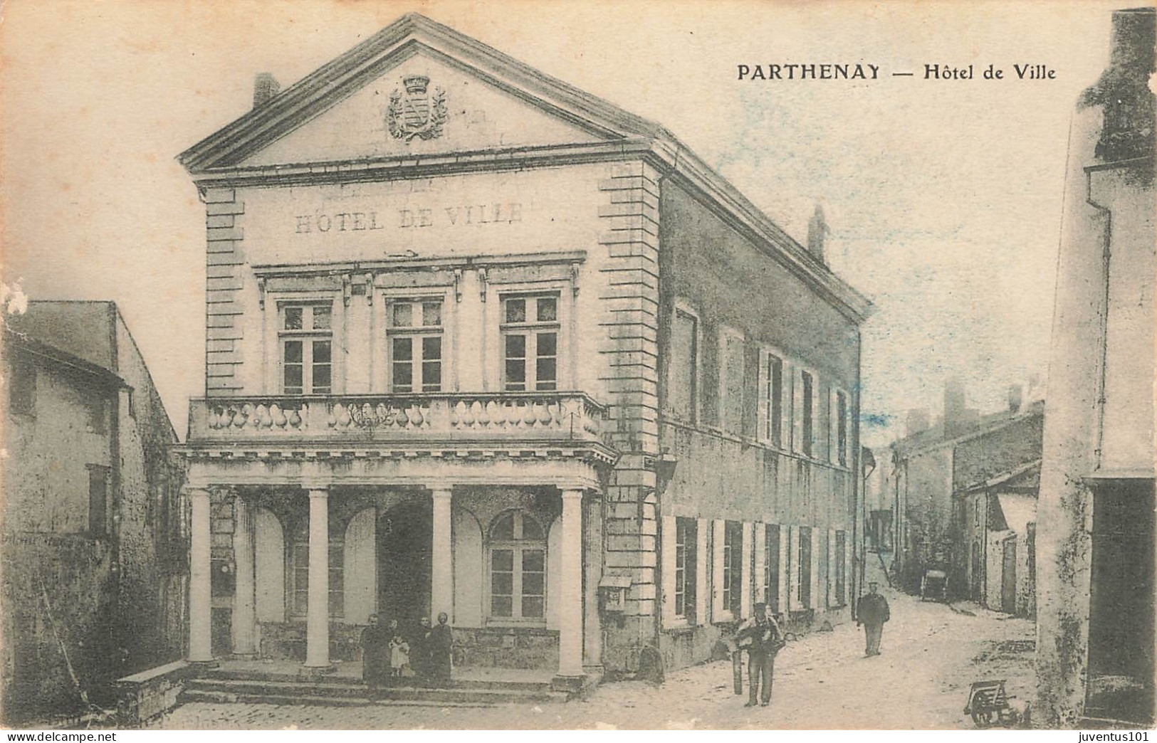 CPA Parthenay-Hôtel De Ville    L2903 - Parthenay