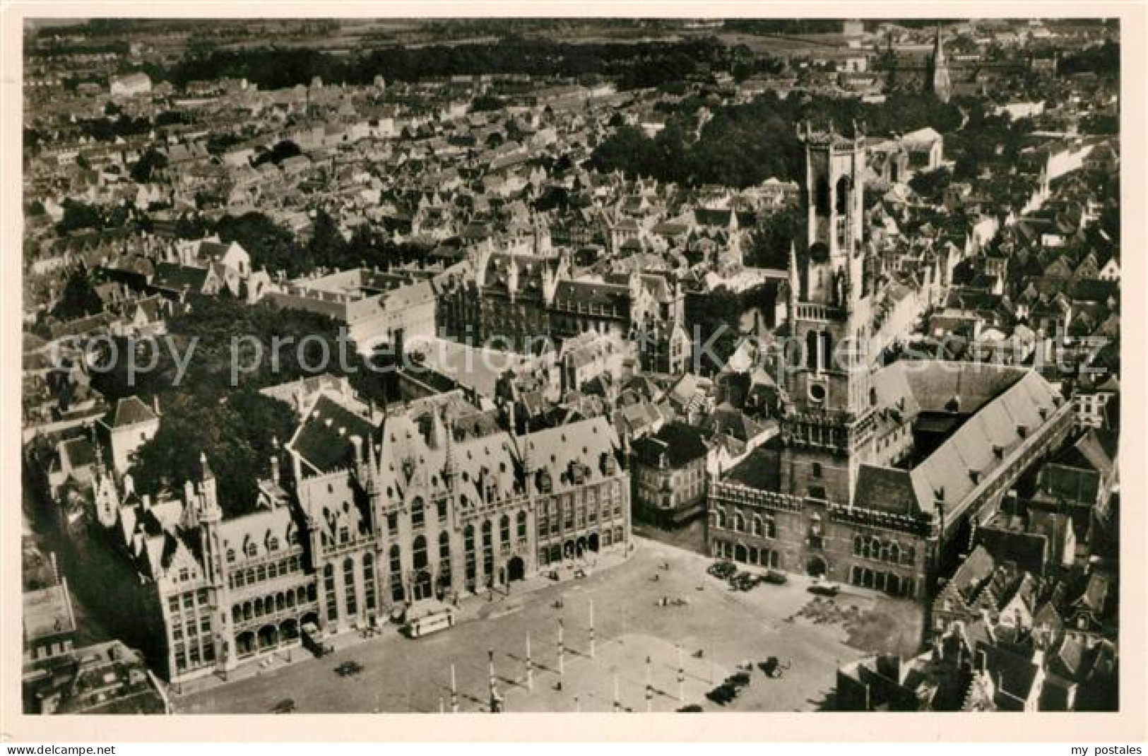 73141142 Bruges Flandre Beffroi Et Grande Place Vue Aerienne Bruges Flandre - Andere & Zonder Classificatie