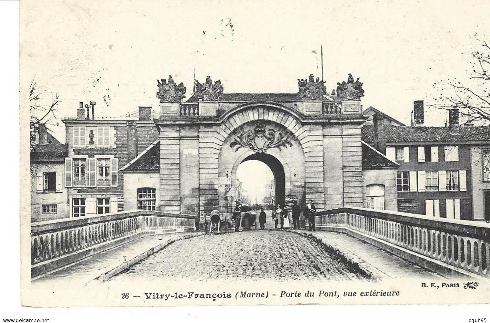 51 - VITRY LE FRANCOIS - Porte Du Pont, Vue Extérieure  (très Animée Mais En Petit) - Vitry-le-François