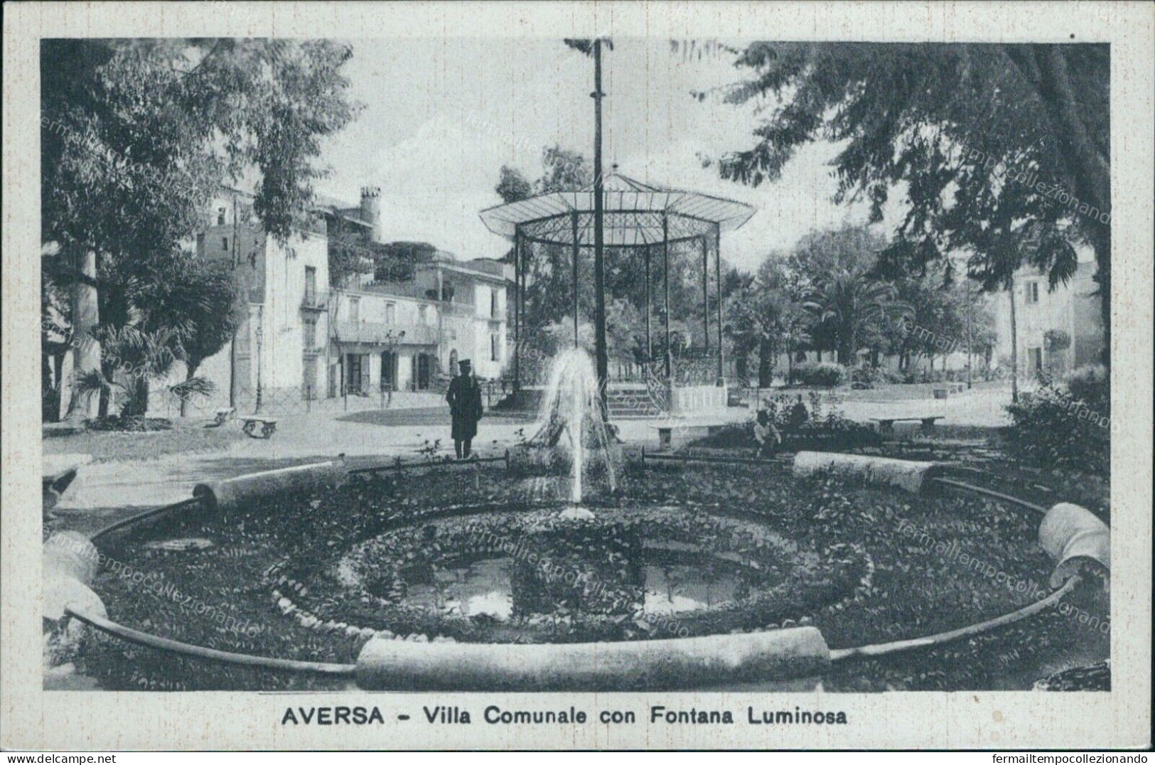 Cs198 Cartolina Aversa Villa Comunale Con Fontana Luminosa  Provincia Di Caserta - Caserta