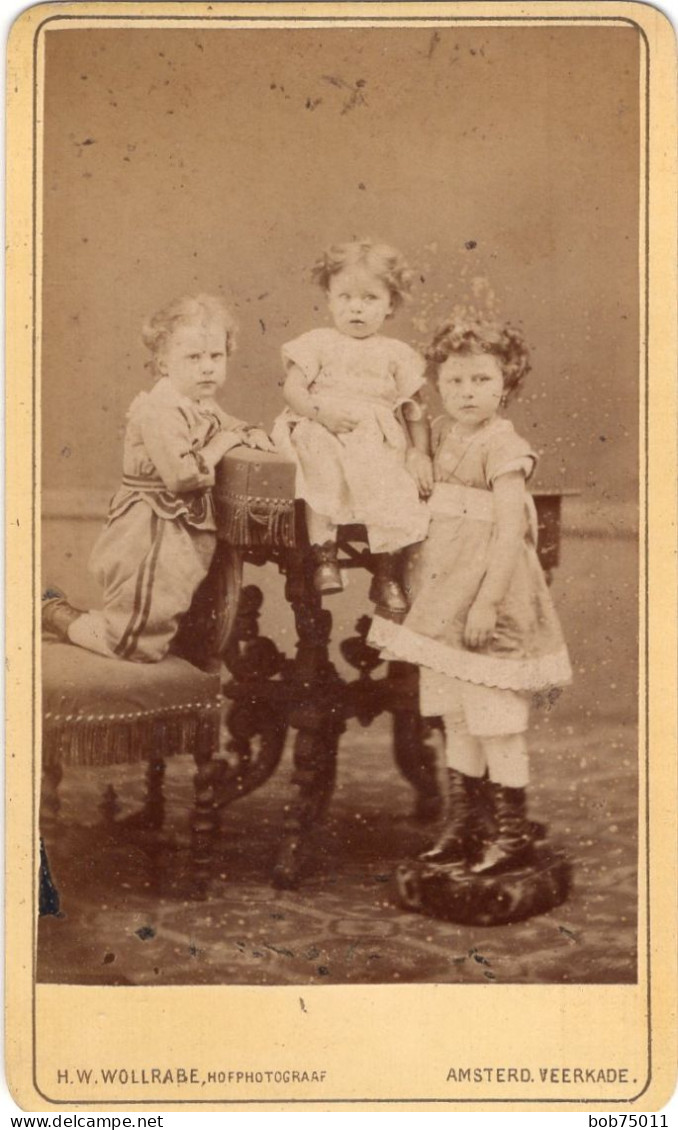 Photo CDV De Trois Petite Fille élégante Posant Dans Un Studio Photo A Gravenhage ( Pays-Bas ) - Alte (vor 1900)