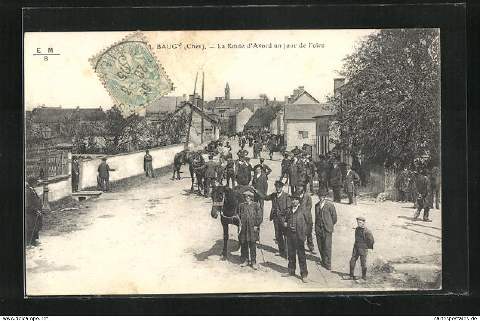 CPA Baugy, La Route D`Avord Un Jour De Foire  - Baugy