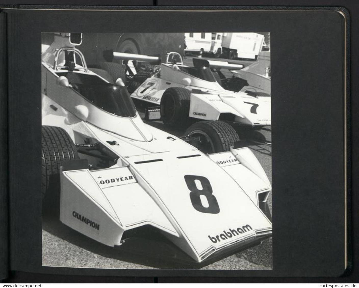 Fotoalbum mit 79 Fotografien John Player Grand Prix Silverstone 1973-1977, Ferrari, Tyrrell Ford, Brabham, BMW, Porche 