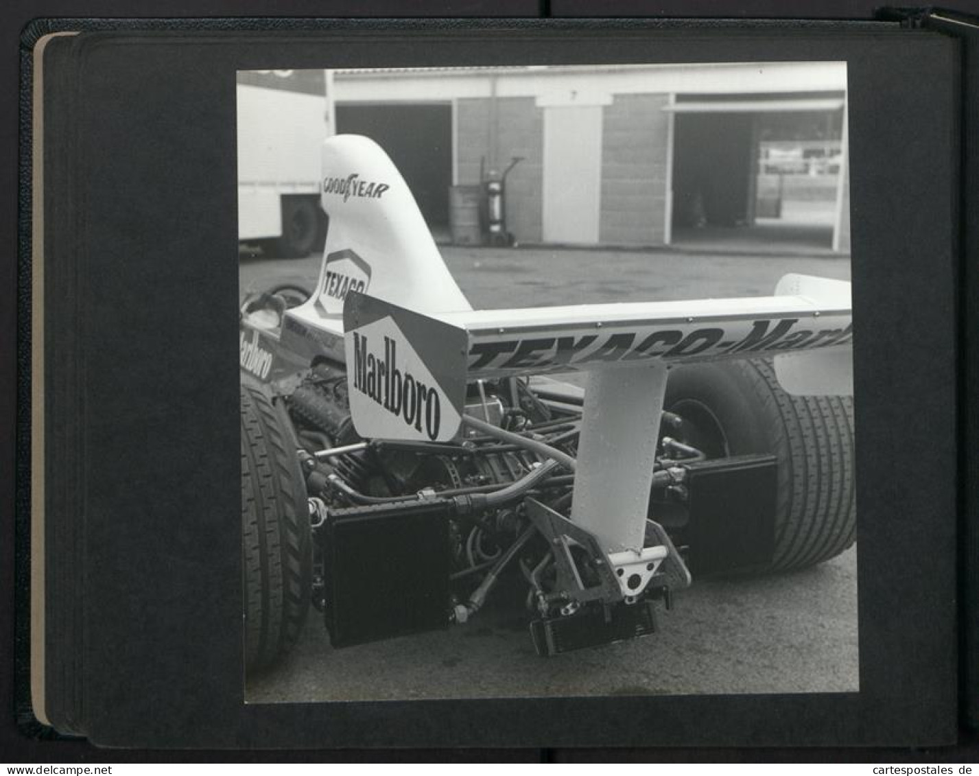 Fotoalbum mit 79 Fotografien John Player Grand Prix Silverstone 1973-1977, Ferrari, Tyrrell Ford, Brabham, BMW, Porche 