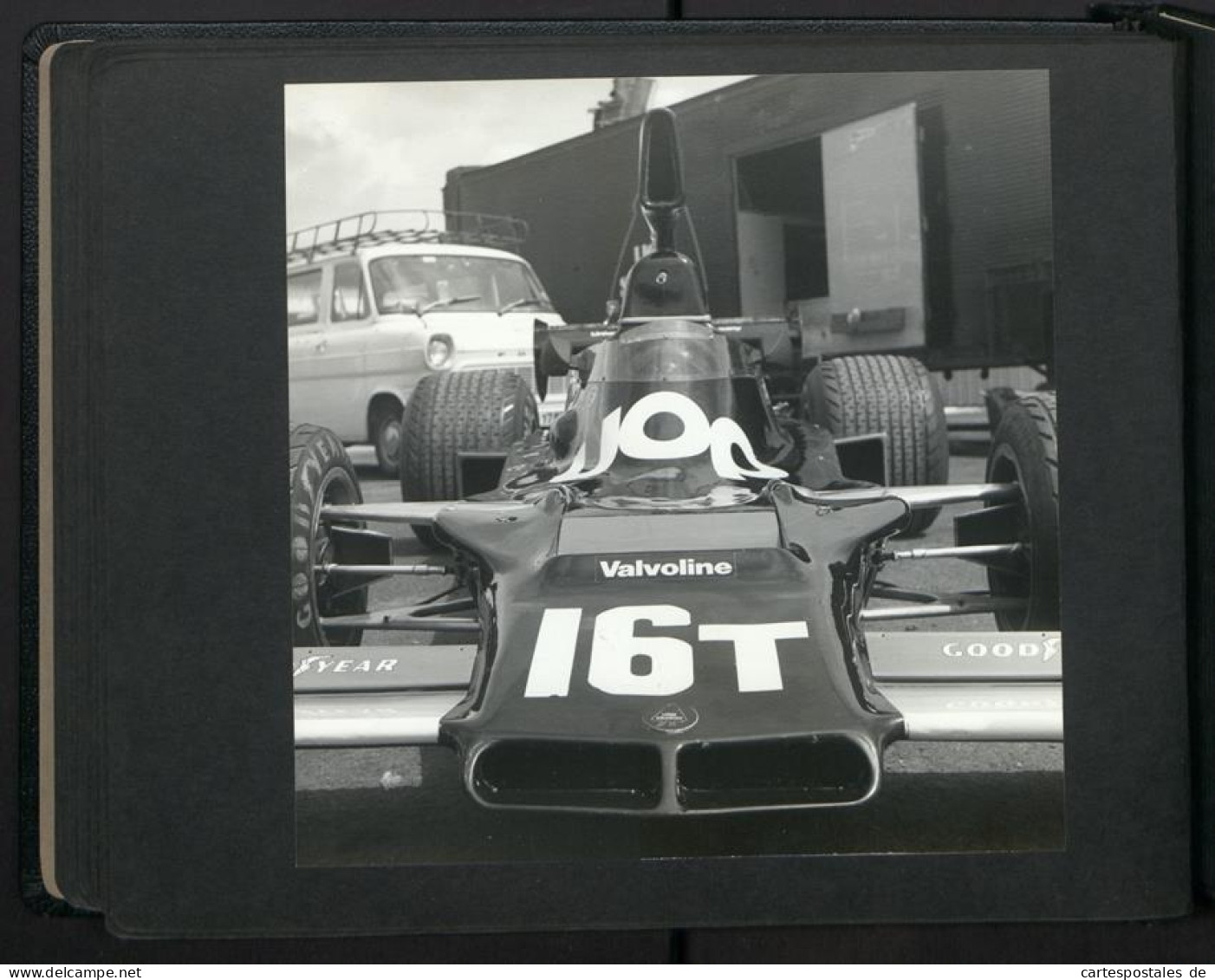 Fotoalbum mit 79 Fotografien John Player Grand Prix Silverstone 1973-1977, Ferrari, Tyrrell Ford, Brabham, BMW, Porche 