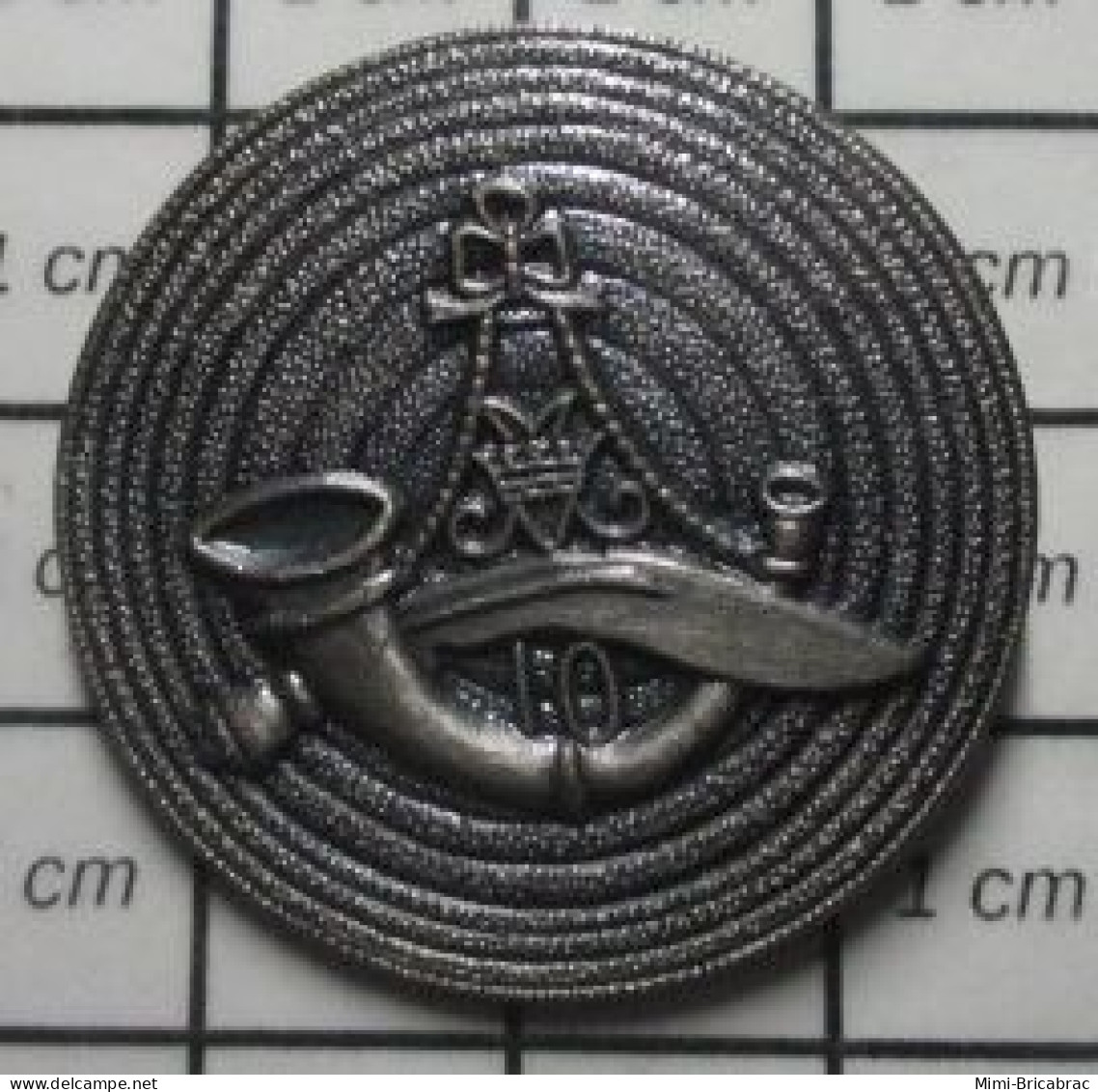 713c Pin's Pins / Beau Et Rare / MILITARIA / INSIGNE TROUPES D'ELITE 10e GURKHA NEPAL KRISS - Army