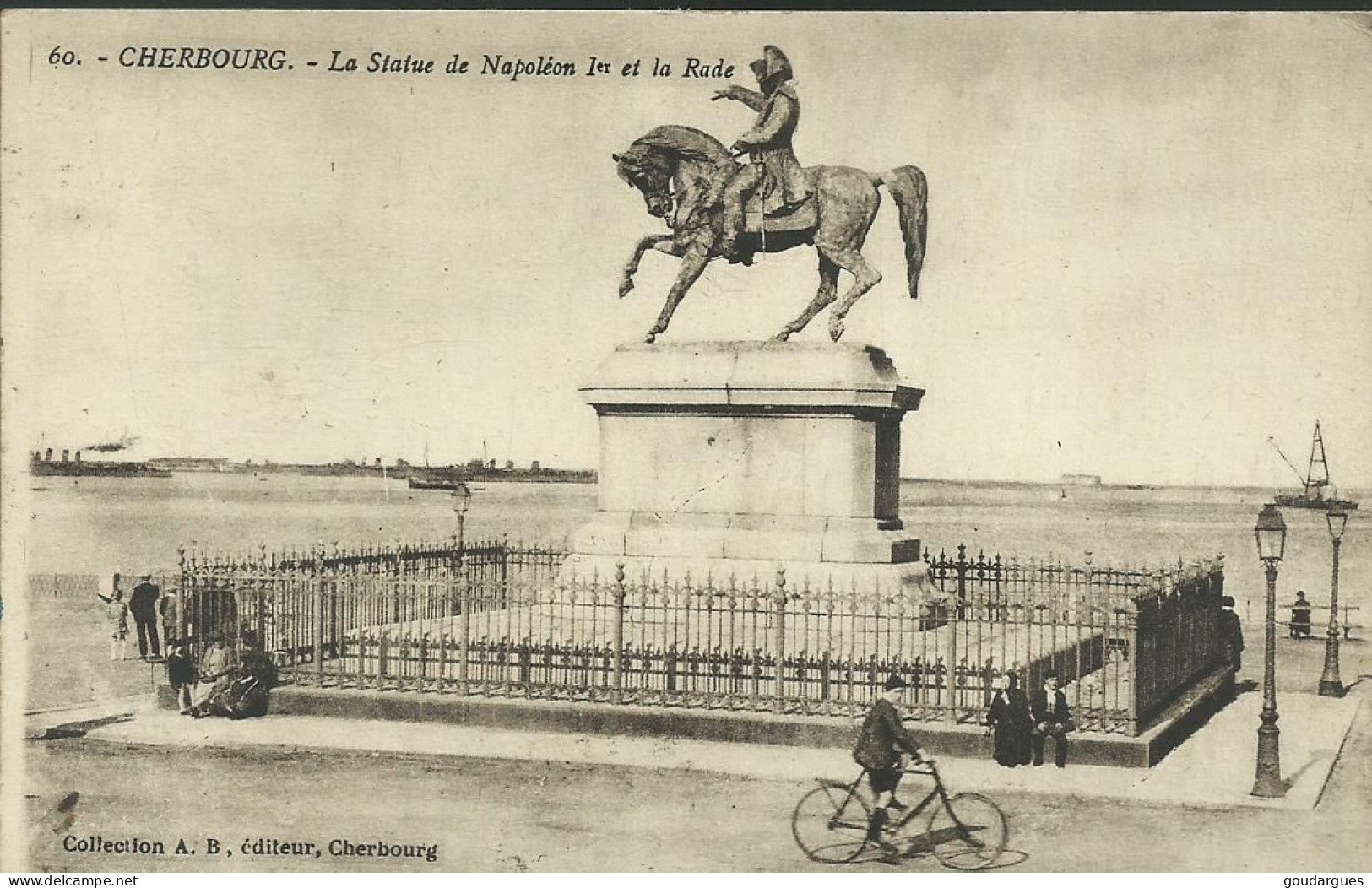 Cherbourg - La Statue De Napoléon 1er Et La Rade - (P) - Cherbourg