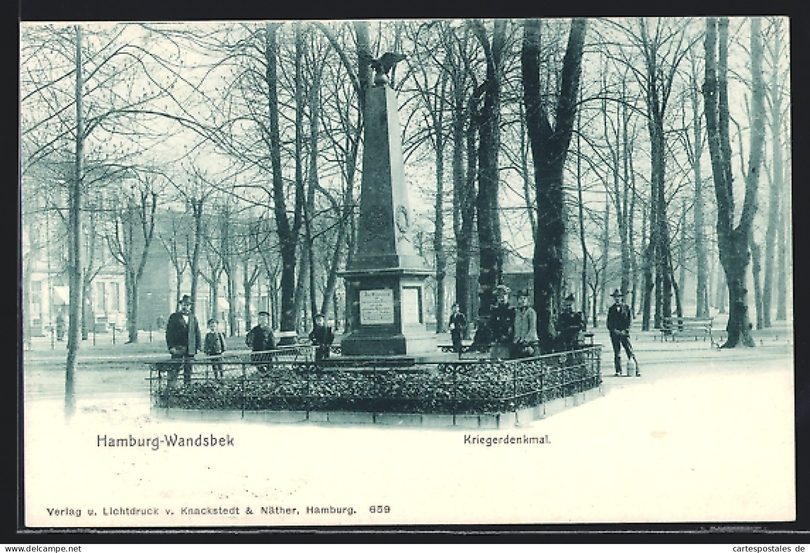 AK Hamburg-Wandsbek, Kriegerdenkmal Mit Posierenden Menschen  - Wandsbek