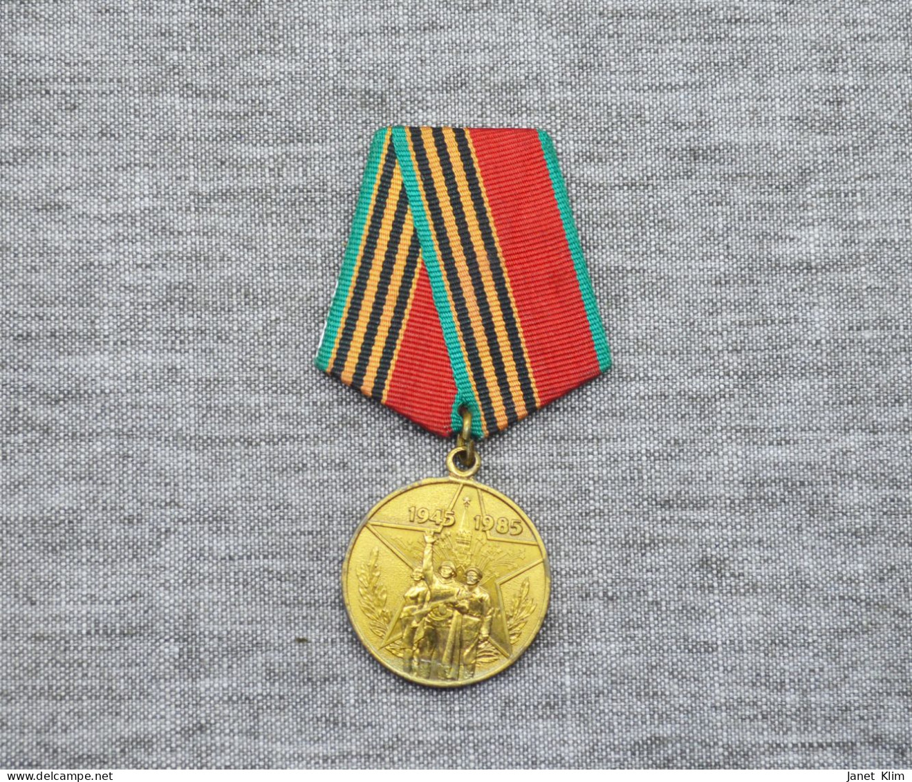 Vintage Ussr Medal 40 Years Of Victory On Germany Commemorative Medal - Allemagne