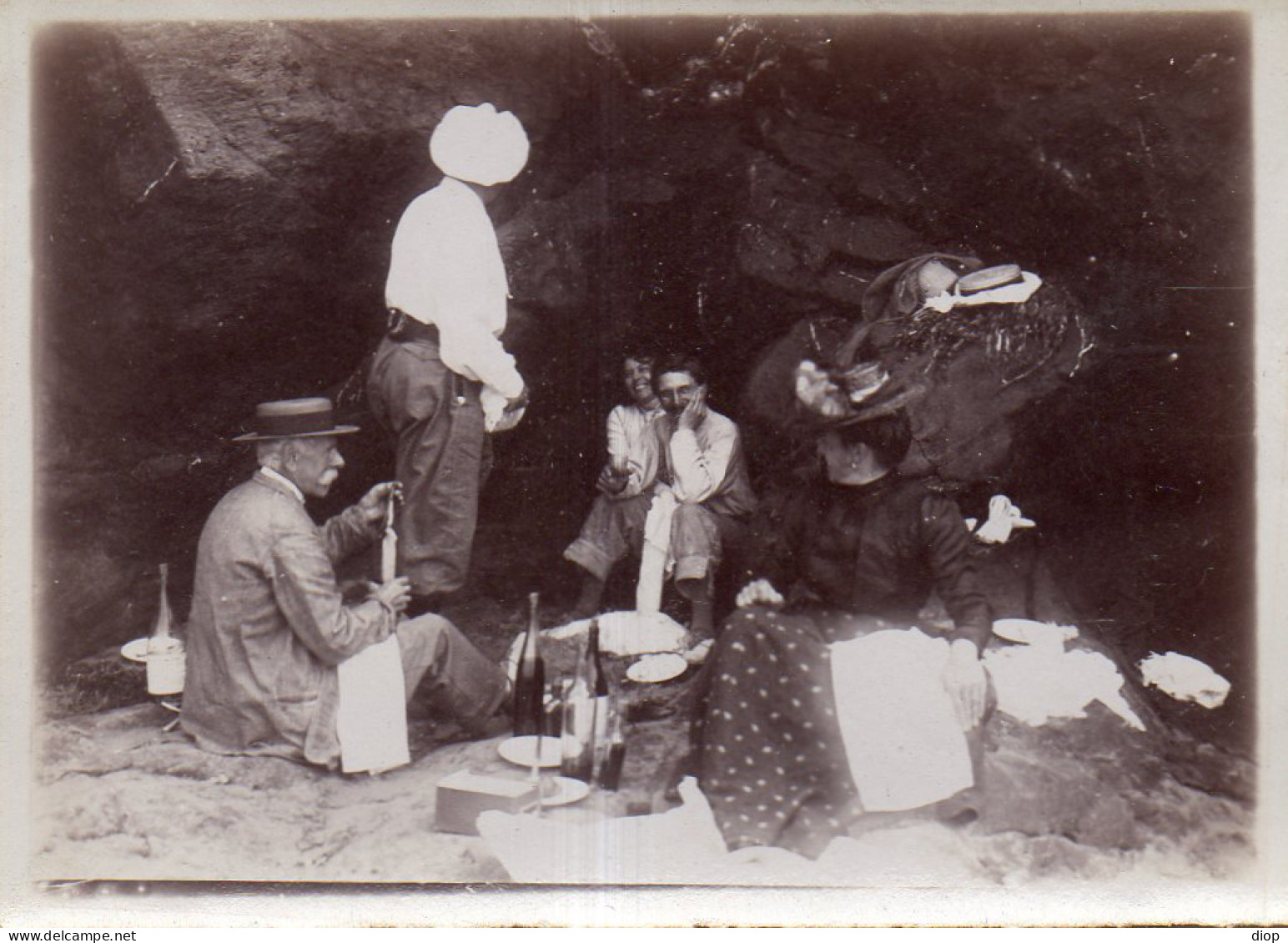 Photographie Photo Vintage Snapshot Bretagne Pic Nic Groupe Repas - Other & Unclassified