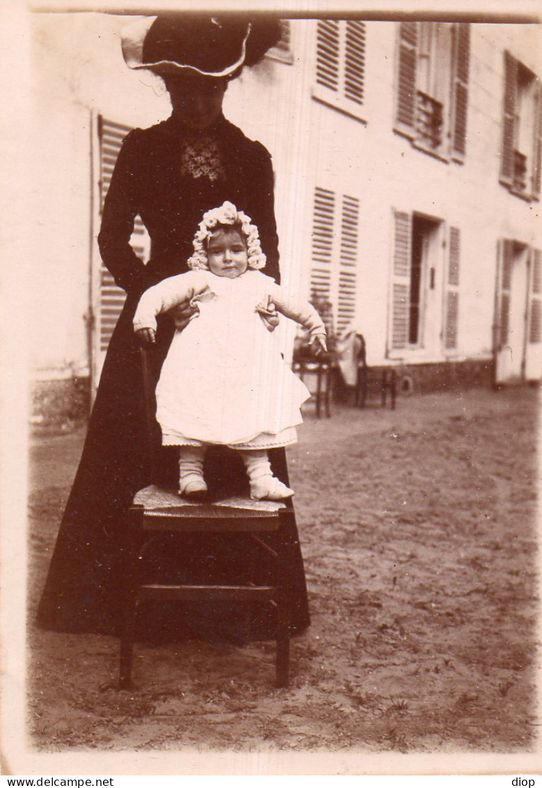 Photographie Photo Vintage Snapshot B&eacute;b&eacute; Maman Mode Chapeau - Anonymous Persons