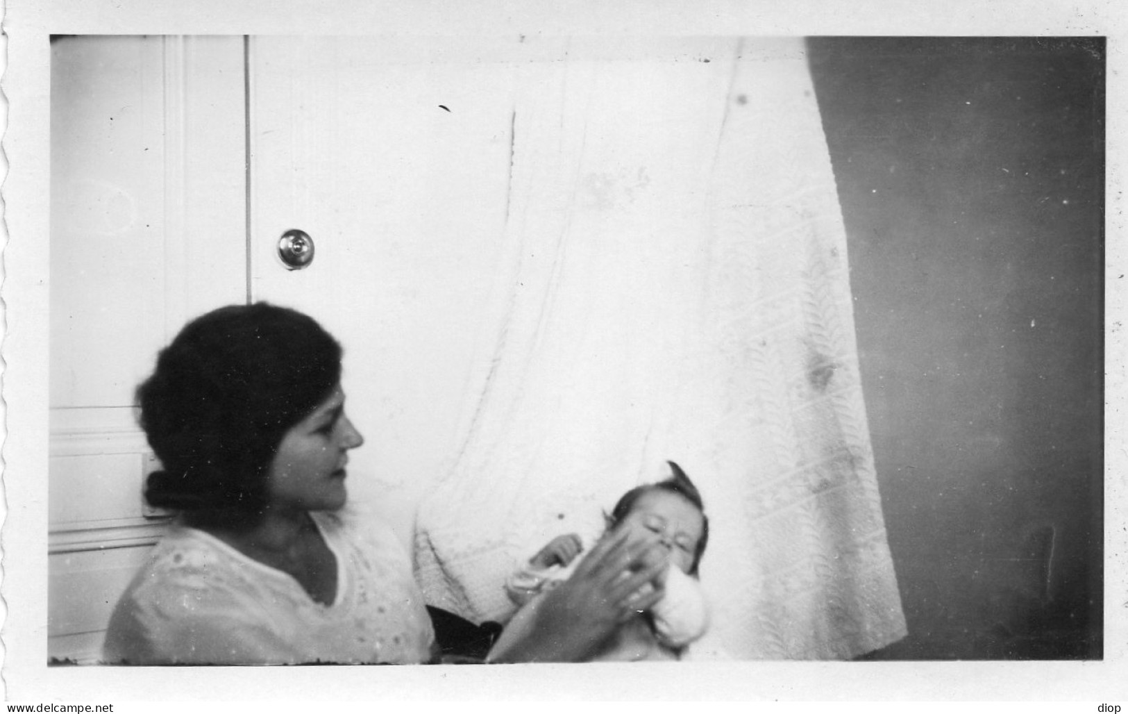 Photographie Photo Vintage Snapshot Maman B&eacute;b&eacute; Mother Child - Anonymous Persons