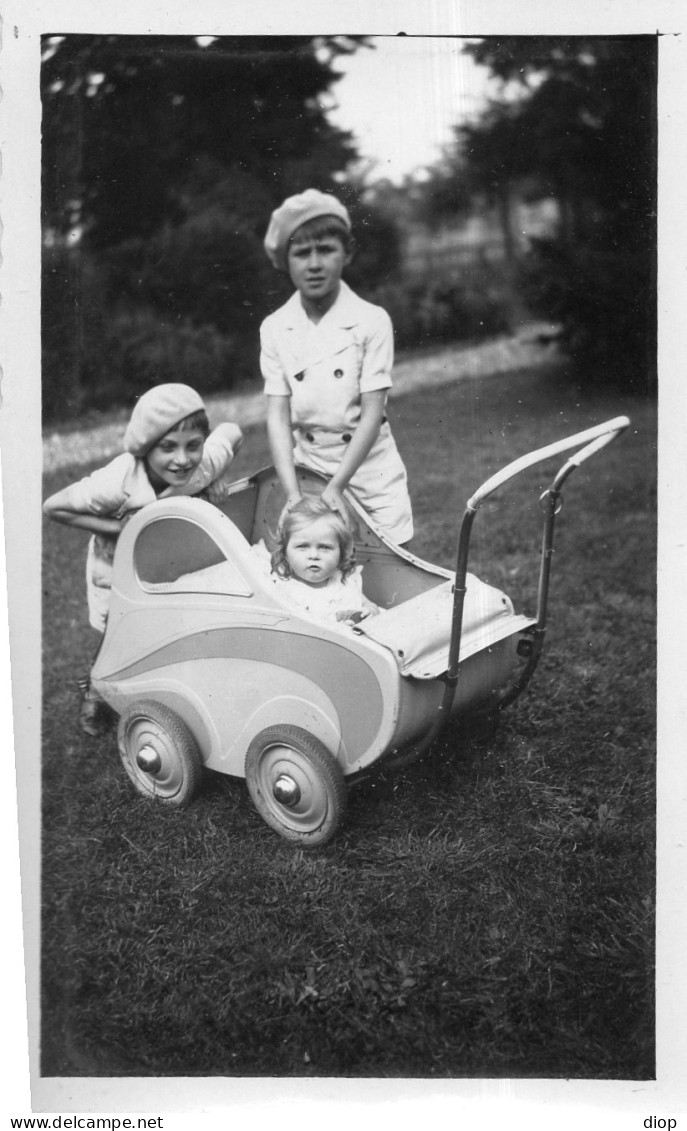 Photographie Photo Vintage Snapshot Landau Poussette Enfant B&eacute;ret Mode - Anonymous Persons