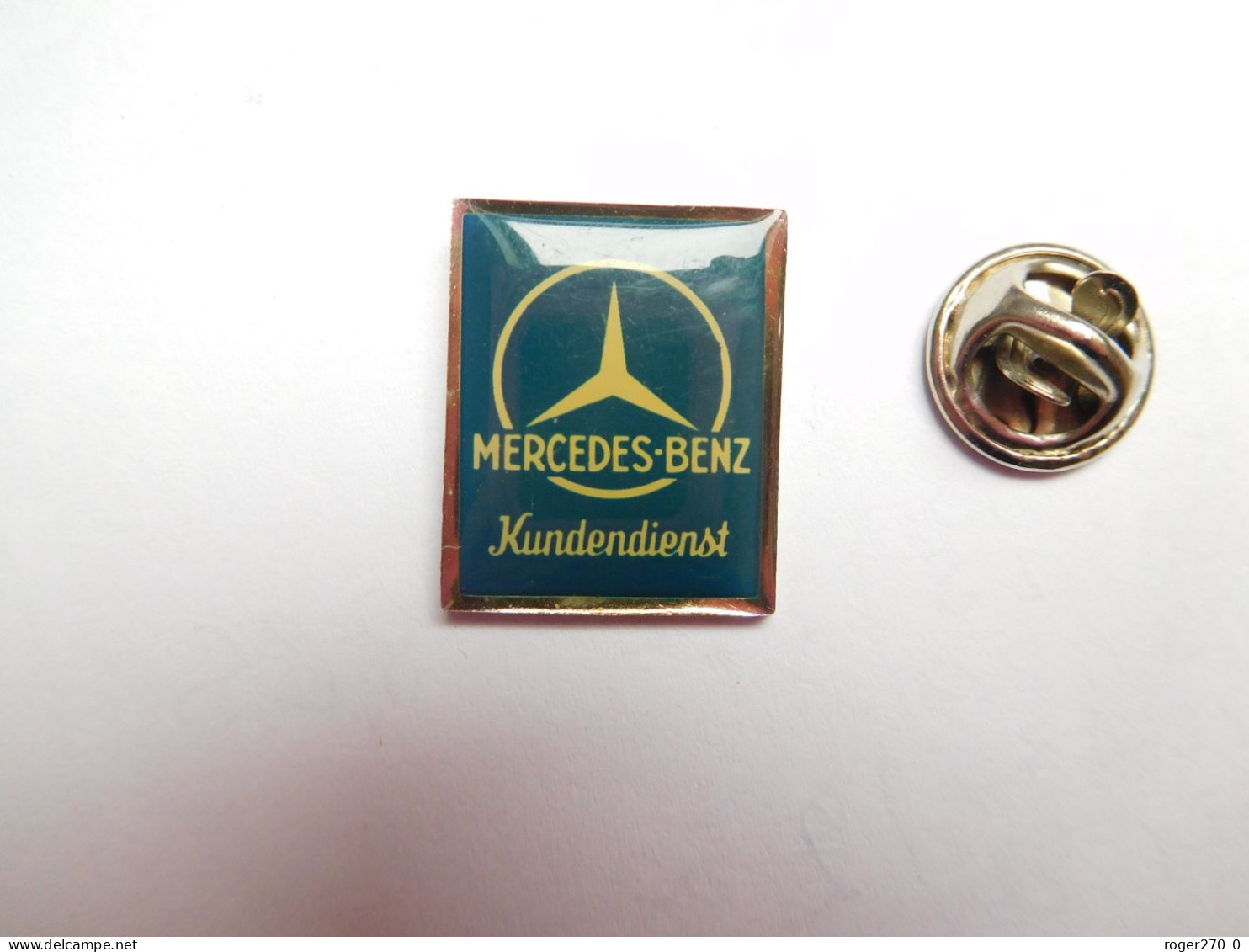 Beau Pin's , Auto Mercédès Kundendienst , Signé Avec Logo - Mercedes