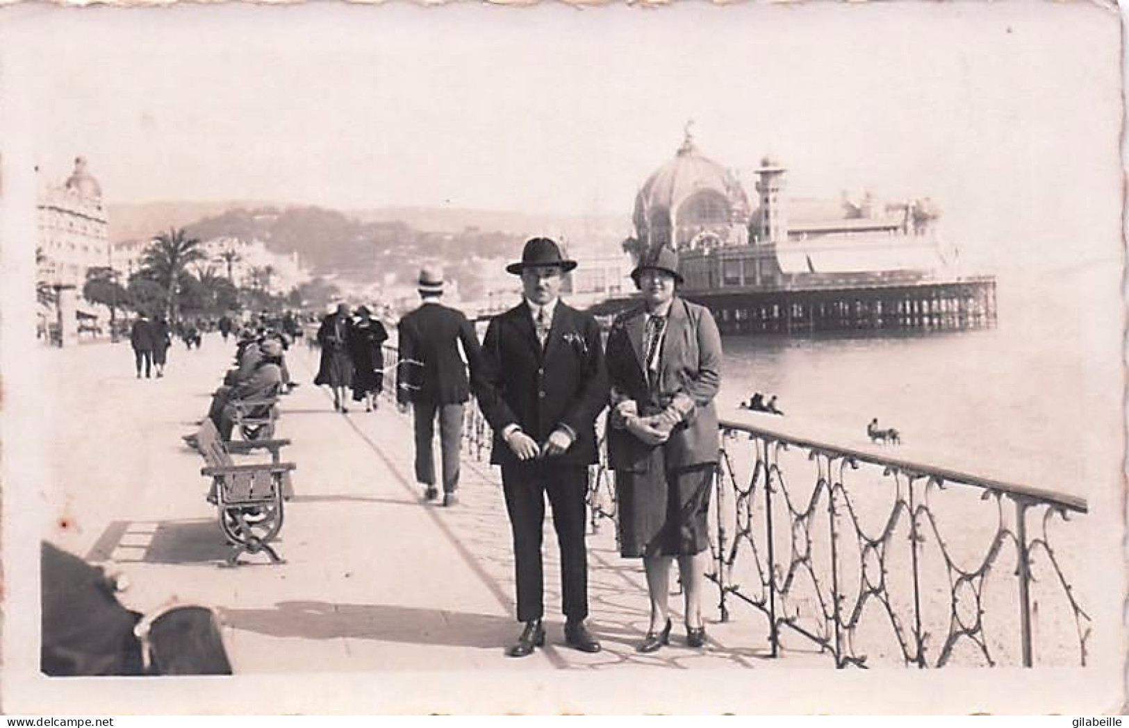 06 - NICE - Carte Photo - La Pose Devant Le Palais De La Jetée - Altri & Non Classificati