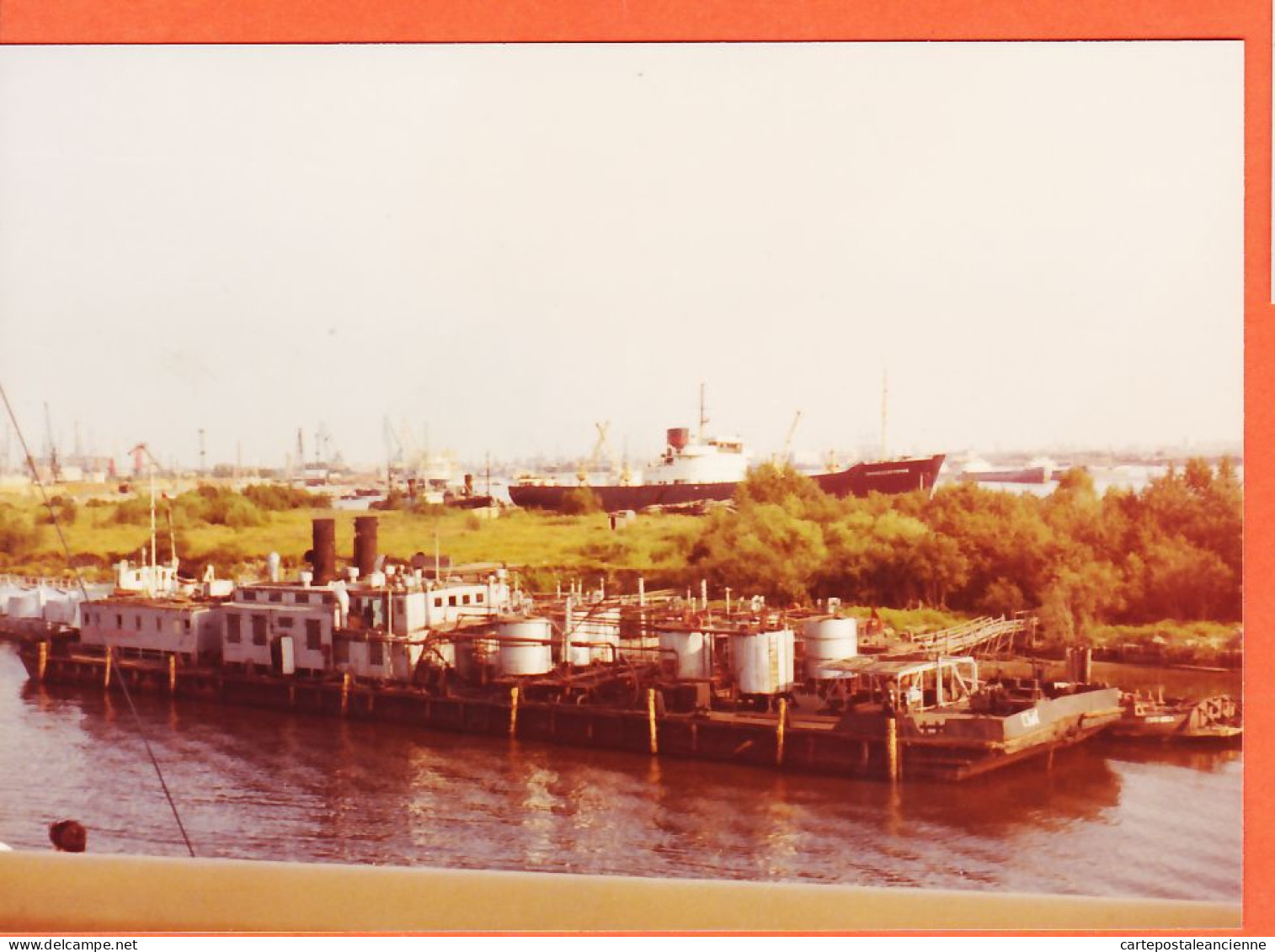 05852 / LENINGRAD ЛЕНИНГРАД CCCP Union Soviétique Barge Dépôt Pétrolier Flottant Entrée Port Aout 1972 Photo 13,5x10cm - Russie