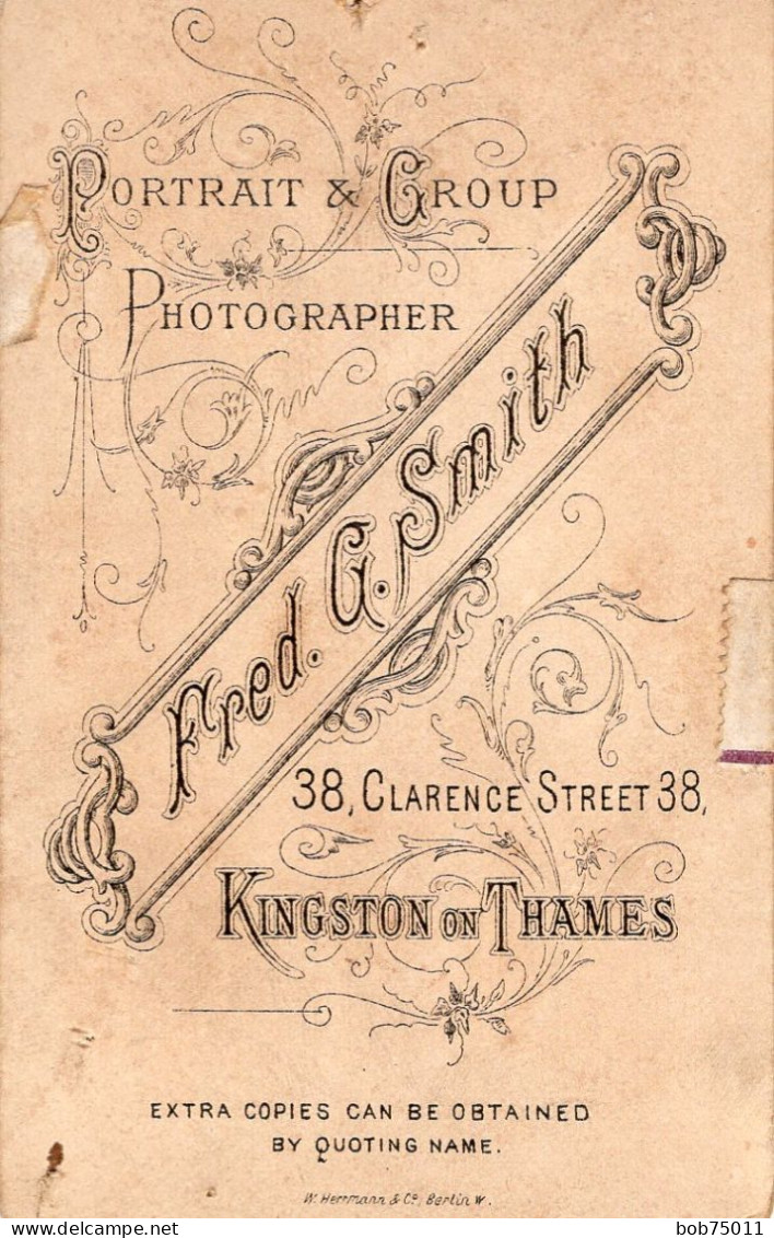 Photo CDV D'un Officier De Police Anglaise Posant Dans Un Studio Photo A Kingston On Thames - Ancianas (antes De 1900)