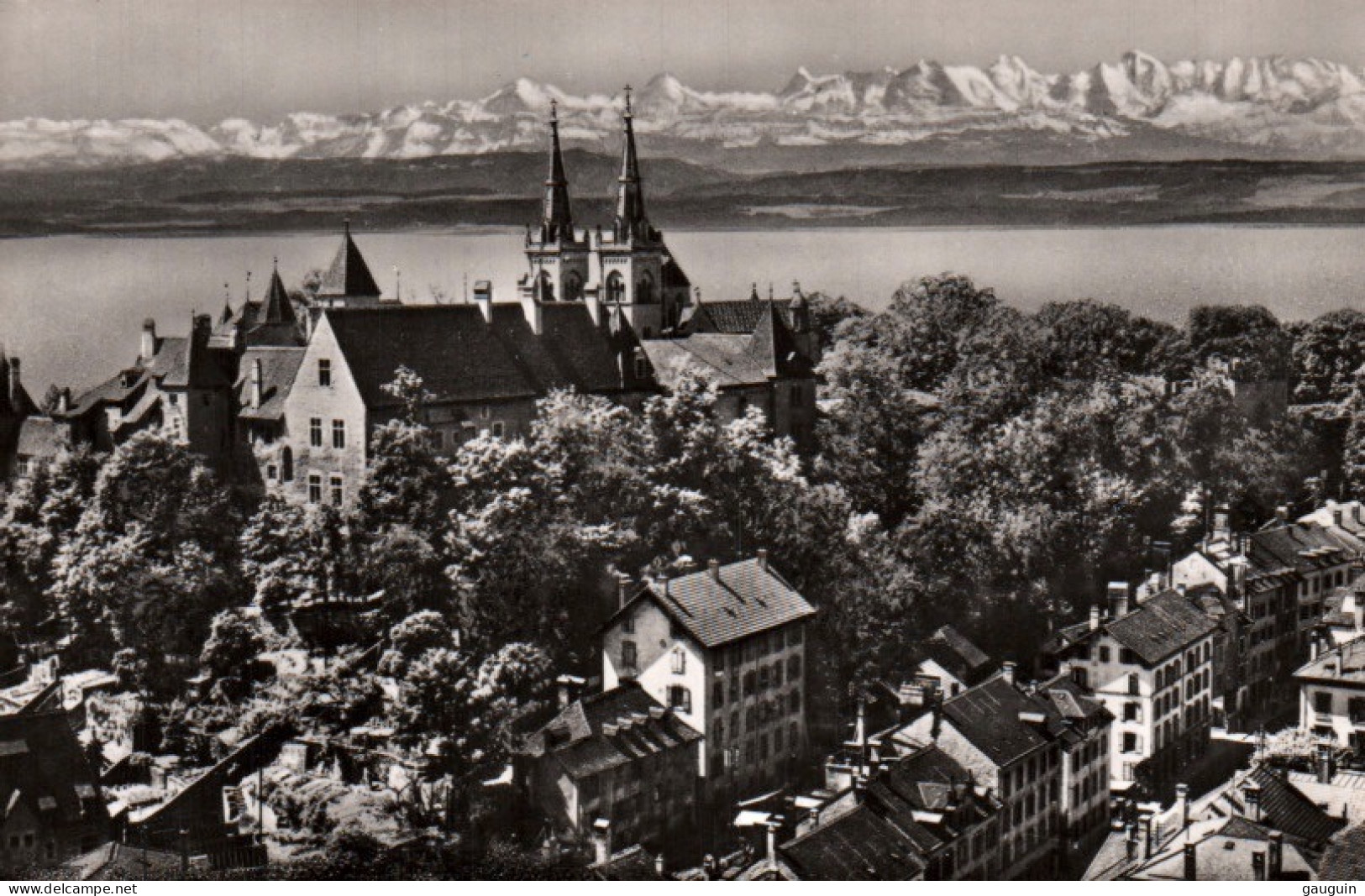 CPSM - NEUCHÂTEL - Tour de DIESSE / Château et Collégiale ... LOT 4 CP à Saisir (format 9x14)